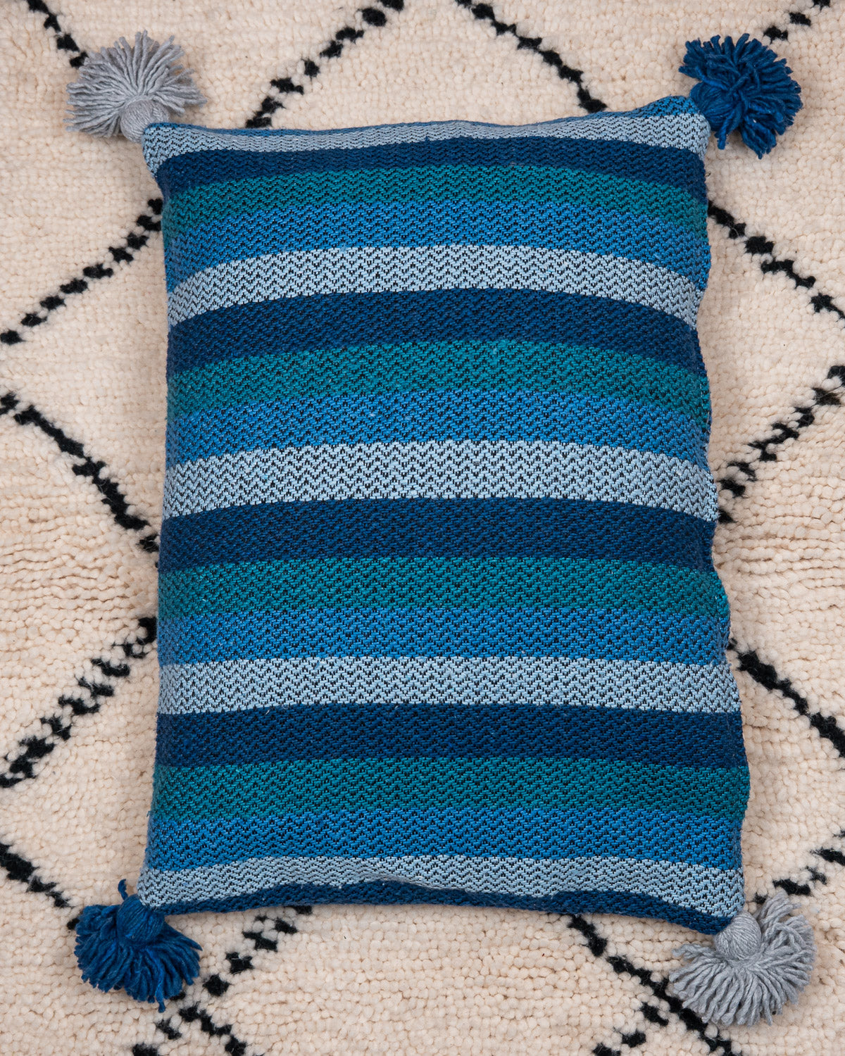 Dunkelblau Kissen grau gestreift - Schöne Relax-Kissen 40x60 bei MOGADOR online kaufen