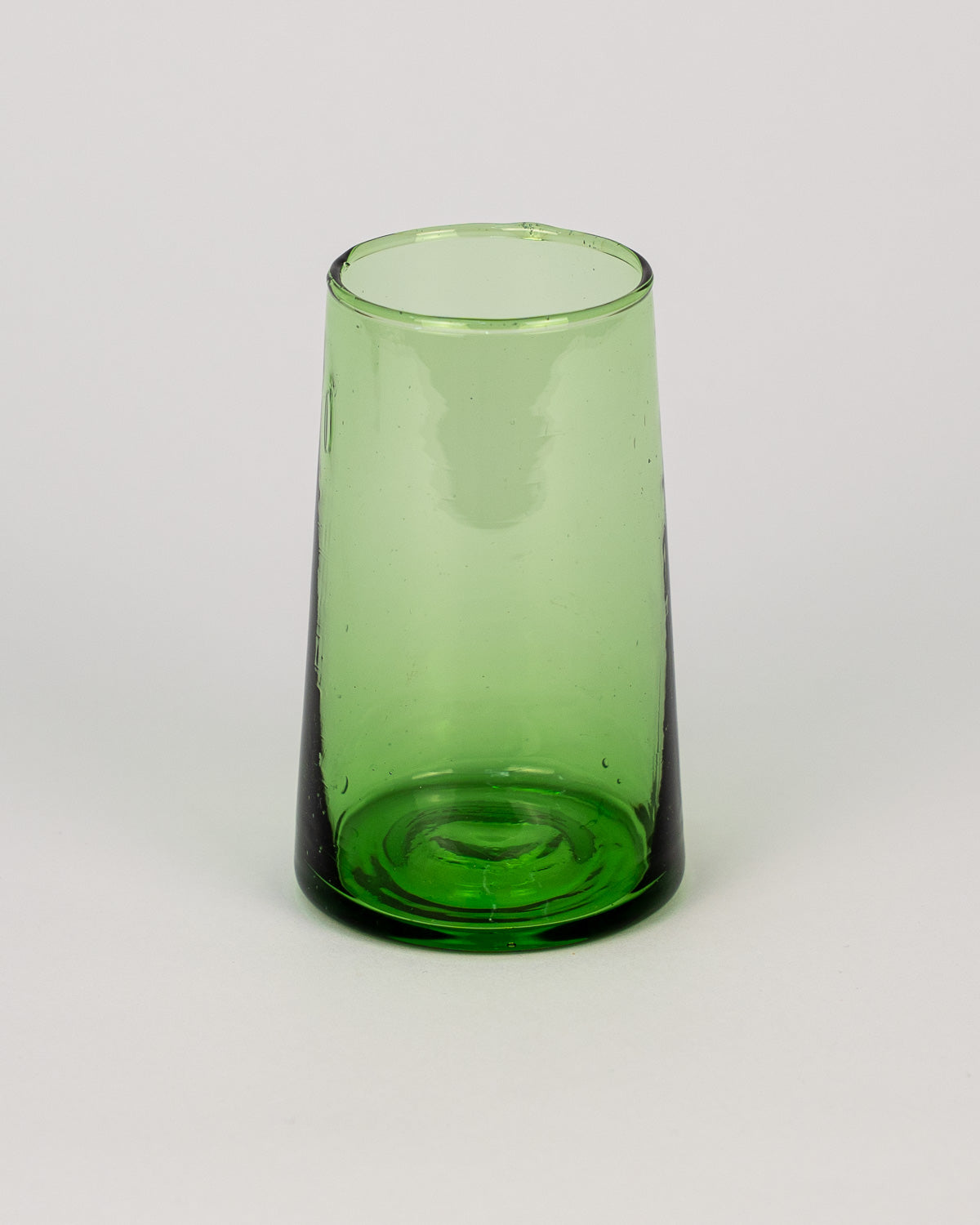 Beldi Trinkglas Klassiker Grün: handgemacht, hochwertig und aus recyceltem Glas mundgeblasen - bei MOGADOR kaufen