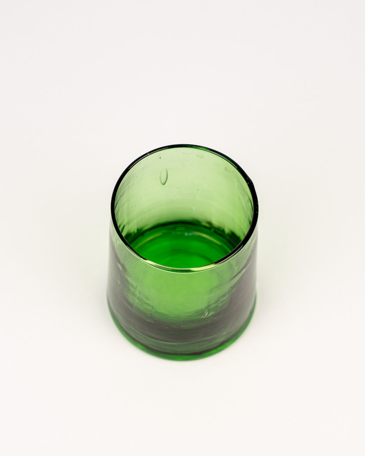 Beldi Trinkglas Klassiker Grün Mittel: handgemacht, hochwertig und aus recyceltem Glas mundgeblasen - bei MOGADOR kaufen