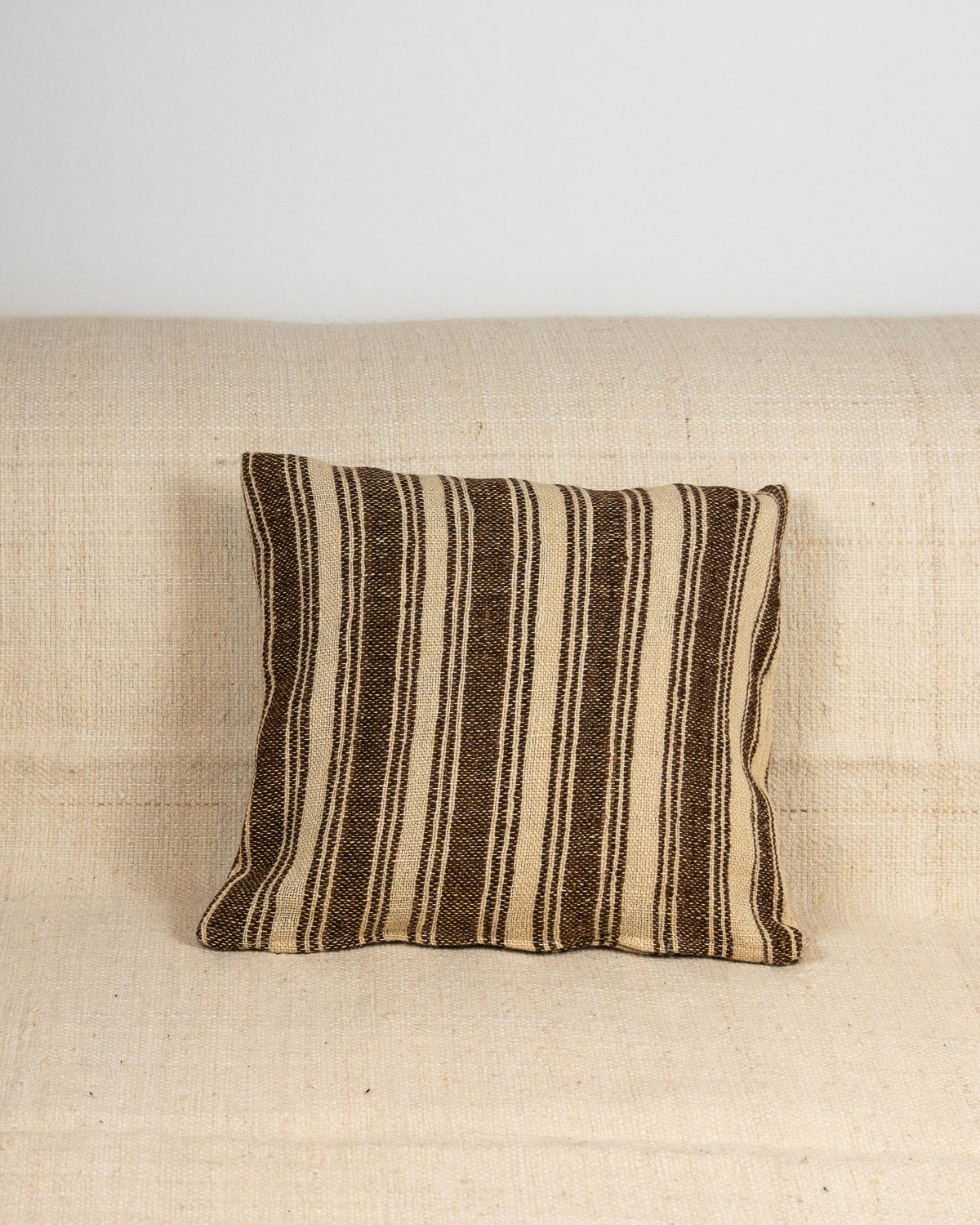 Handgemachtes Berber Kissen aus Wolle beige braun gestreift 40x40