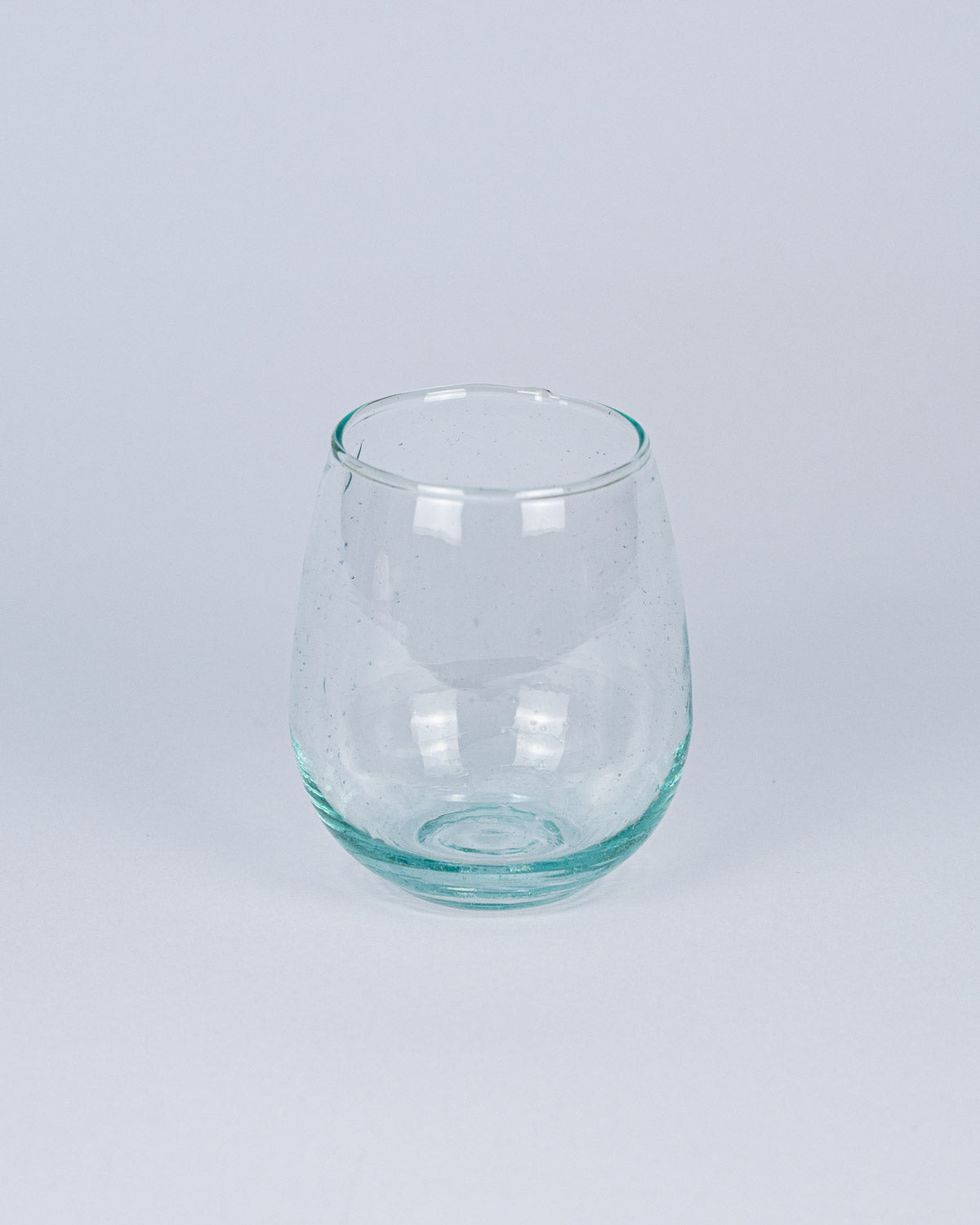 Designer Trink Glas - mundgeblasen, transparent, handgemacht aus recyceltem Glas - bei MOGADOR kaufen