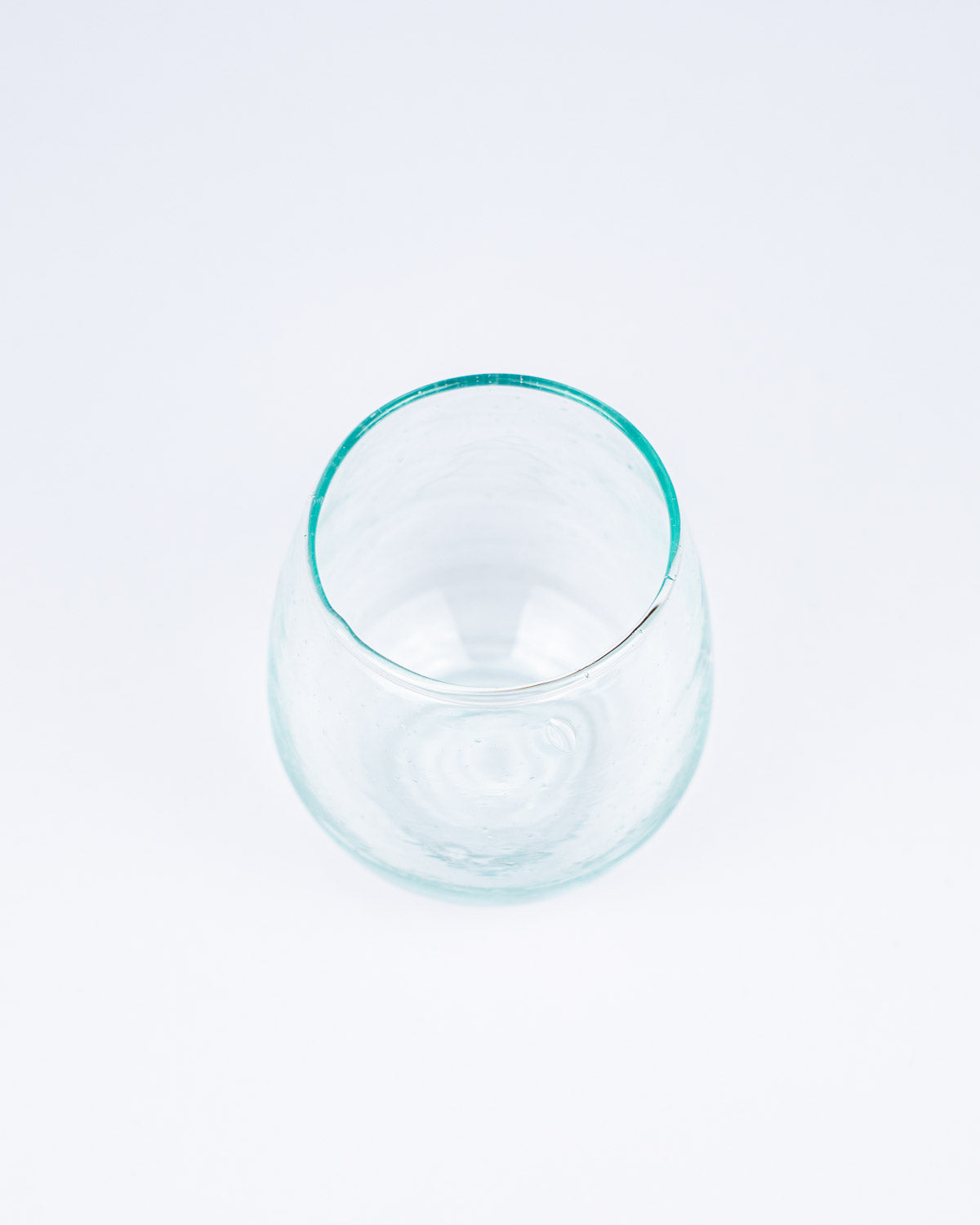 Designer Trink Glas - mundgeblasen, transparent, handgemacht aus recyceltem Glas