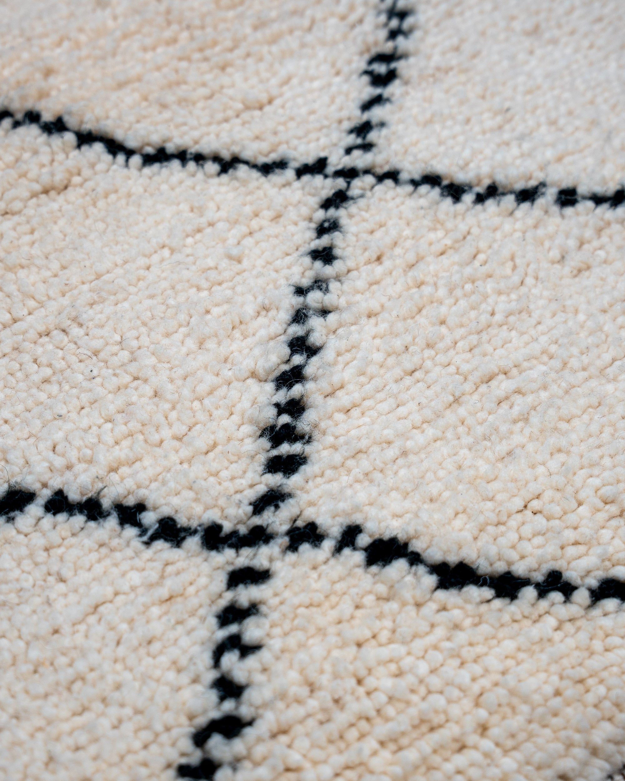 Teppich schwarz-weiß gestreift, Detailaufnahme