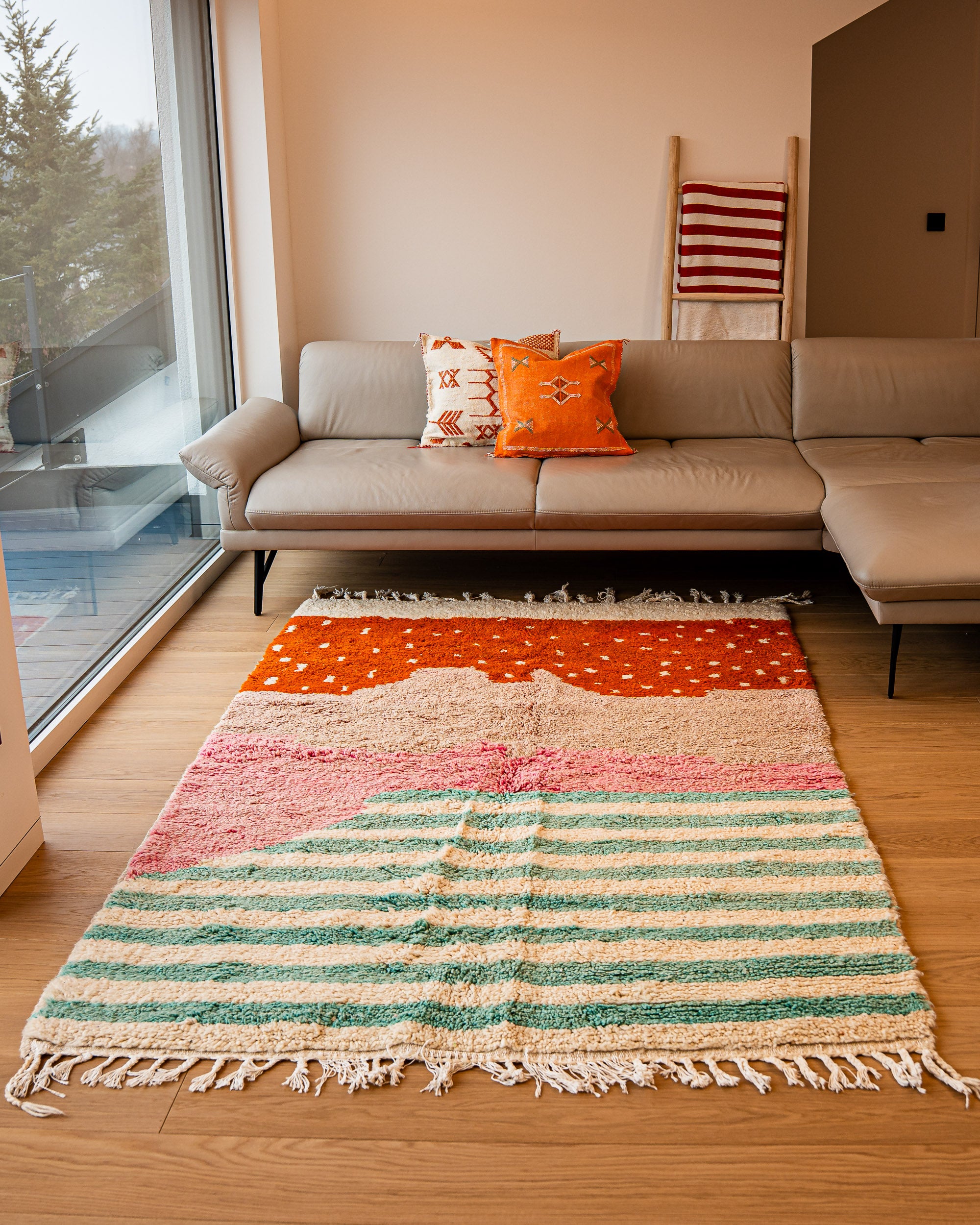 rosafarbener Teppich, handgeknüpfter nachhaltiger Teppich aus Marokko