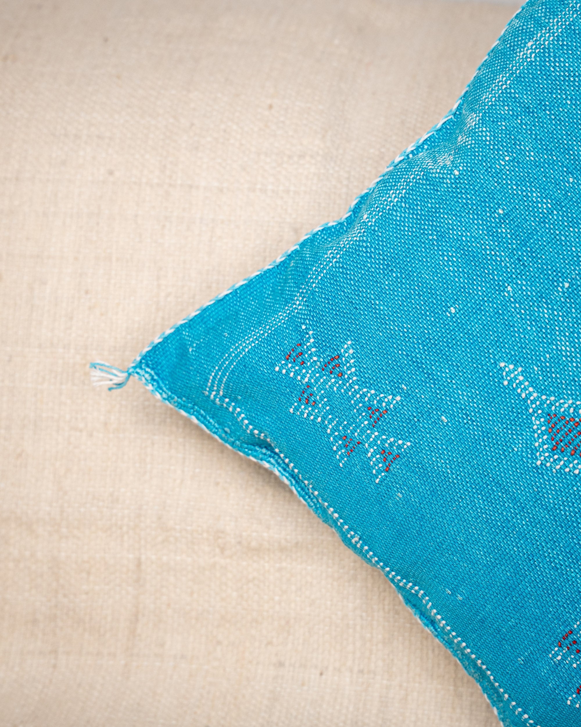 Schöne bunte Kelim Kissenhüllen boho Style - Berber Kaktus Seiden Kissen hellblau bei MOGADOR