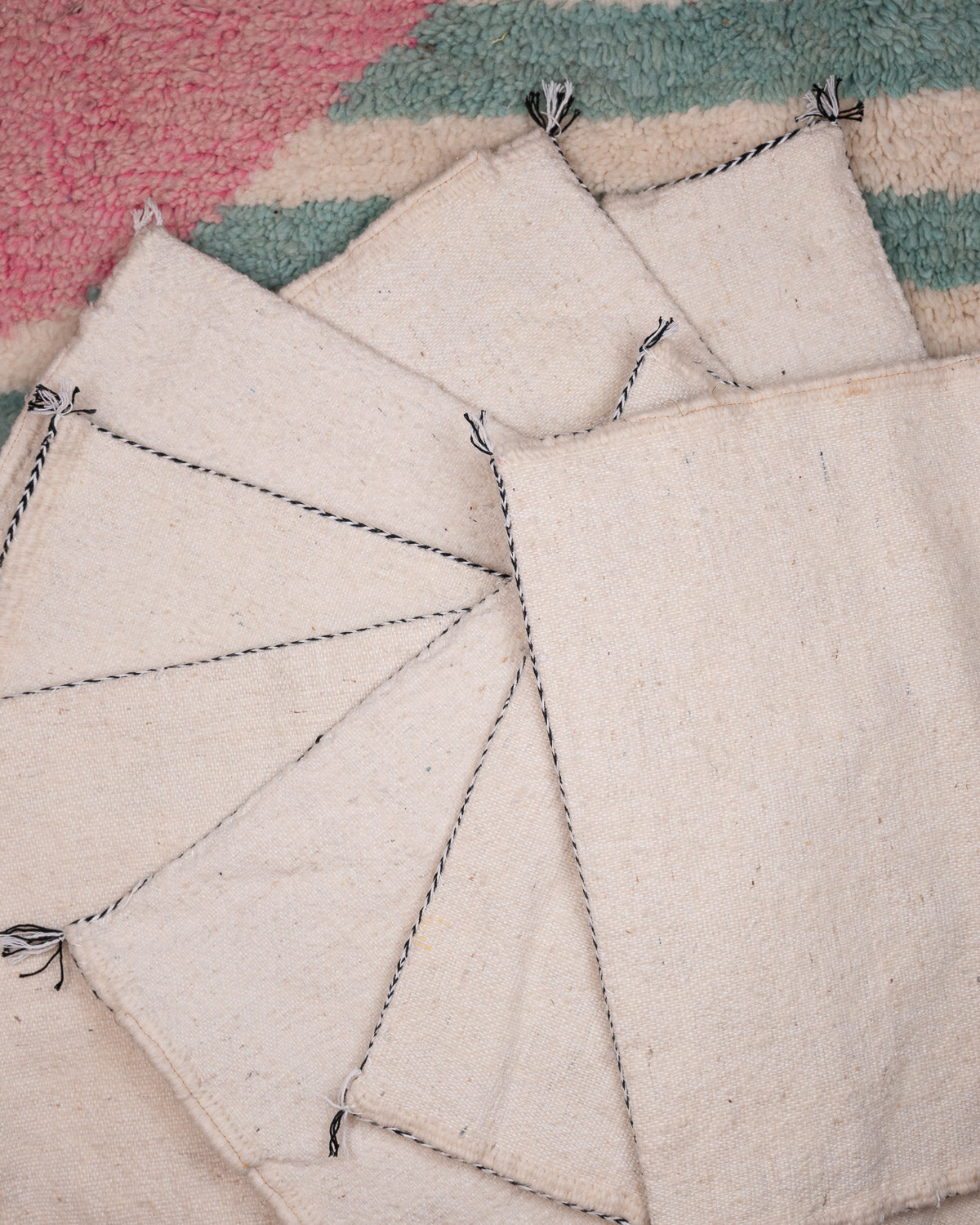 Handgemachte Sofa Kissenbezüge 50x50 weiß - Berber Kelim Kissenhüllen für Couch bei MOGADOR kaufen