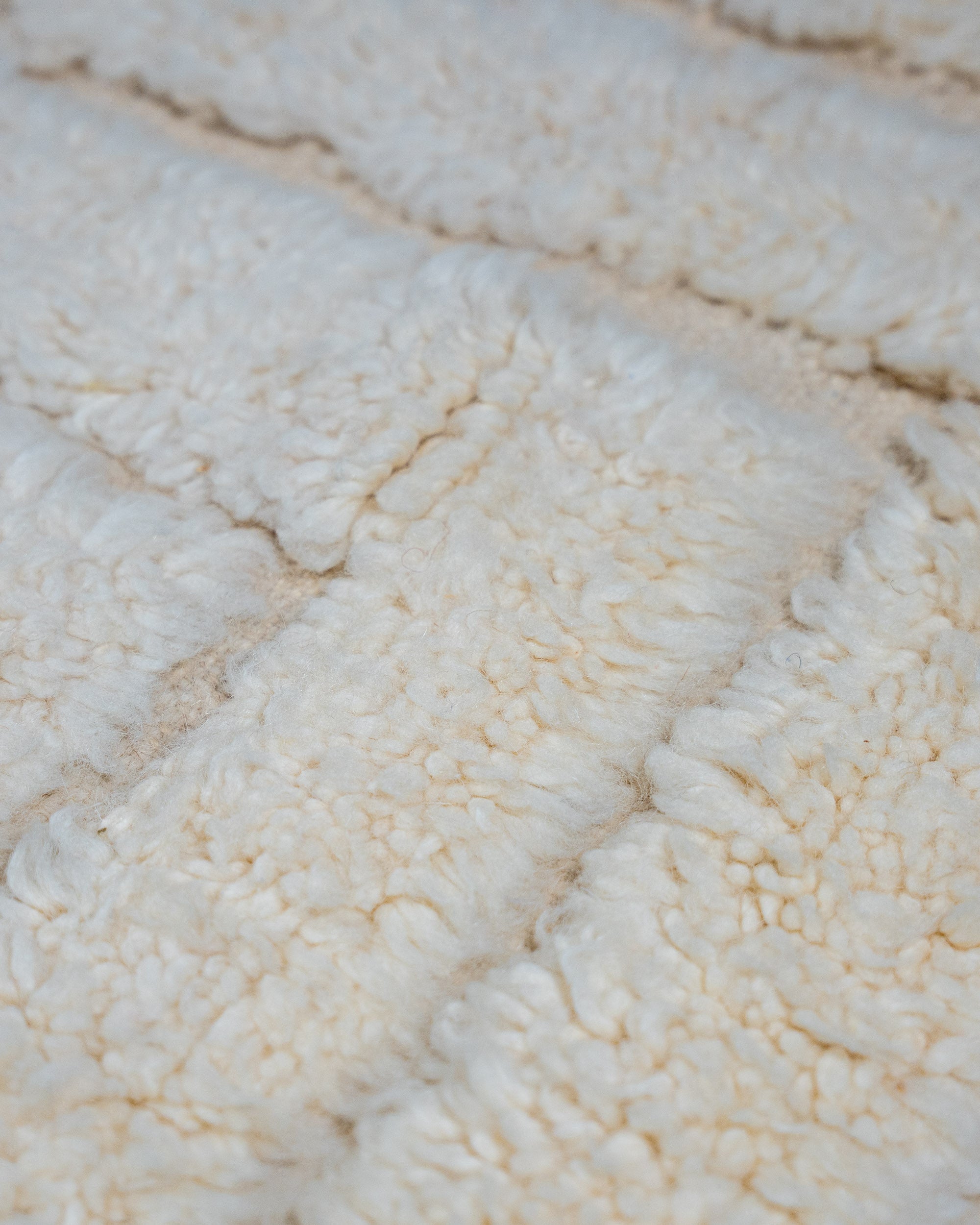 Beni Ourain Rugs. Nachhaltig Boho Chic Teppich in Beige Weiß