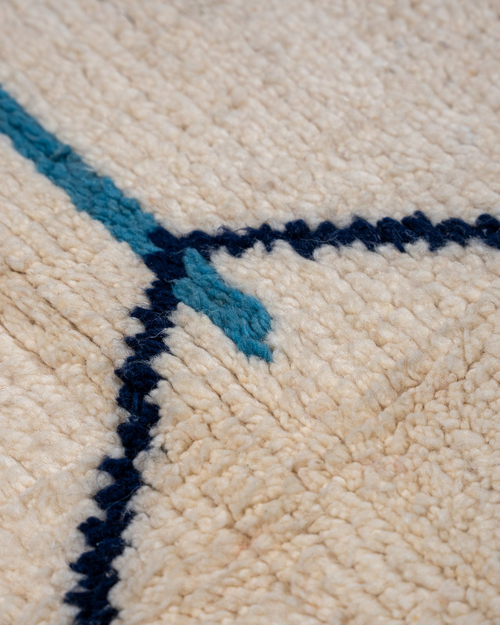 Boho Chic Teppich, modern, handgeknüpft und nachhaltig.