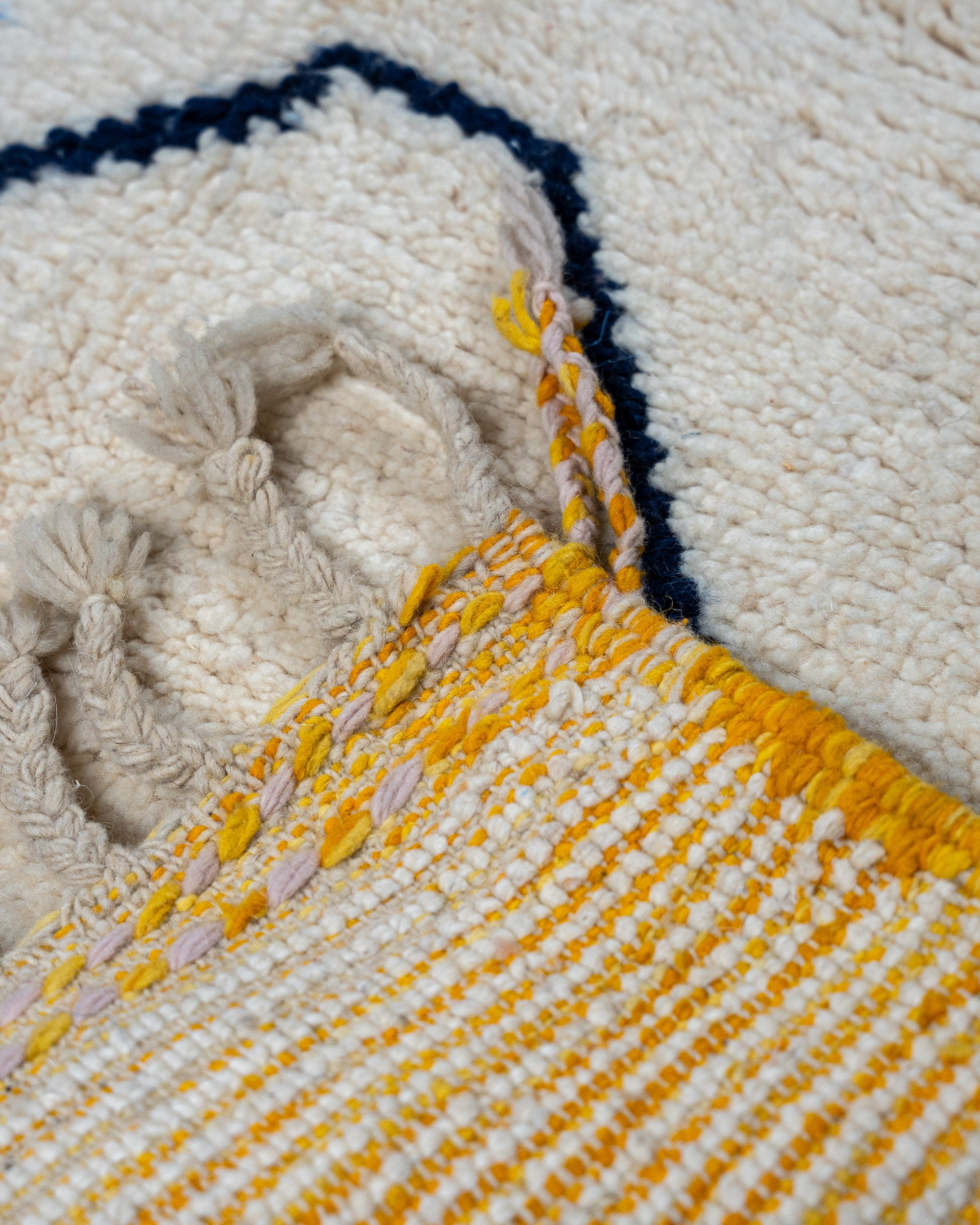 Teppich blau/rosa Akzente, Schurwolle Detailaufnahme