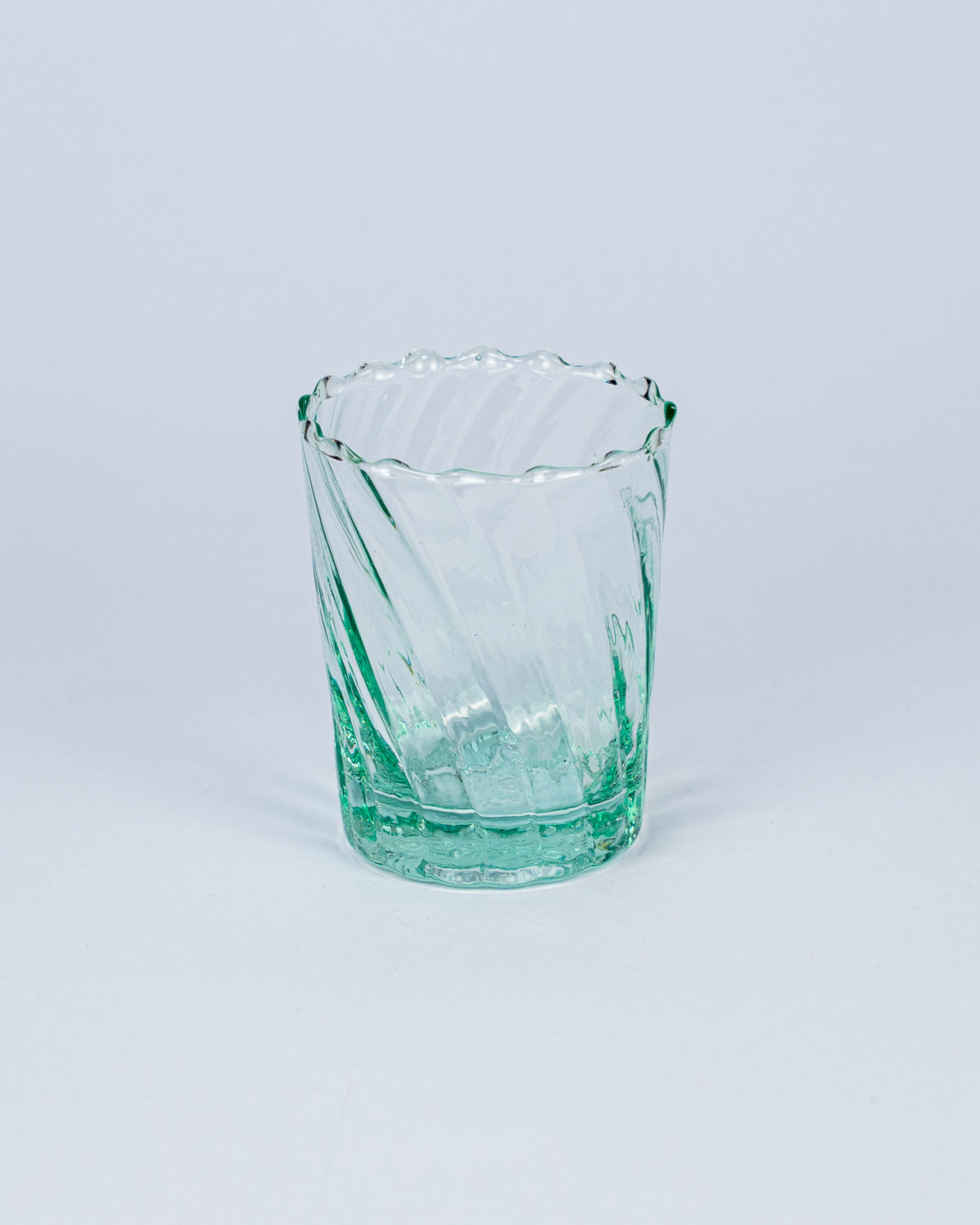 Trinkglas Twist - mundgeblasen, transparent, hochwertig, handgemacht. Jetzt bei MOGADOR online entdecken.