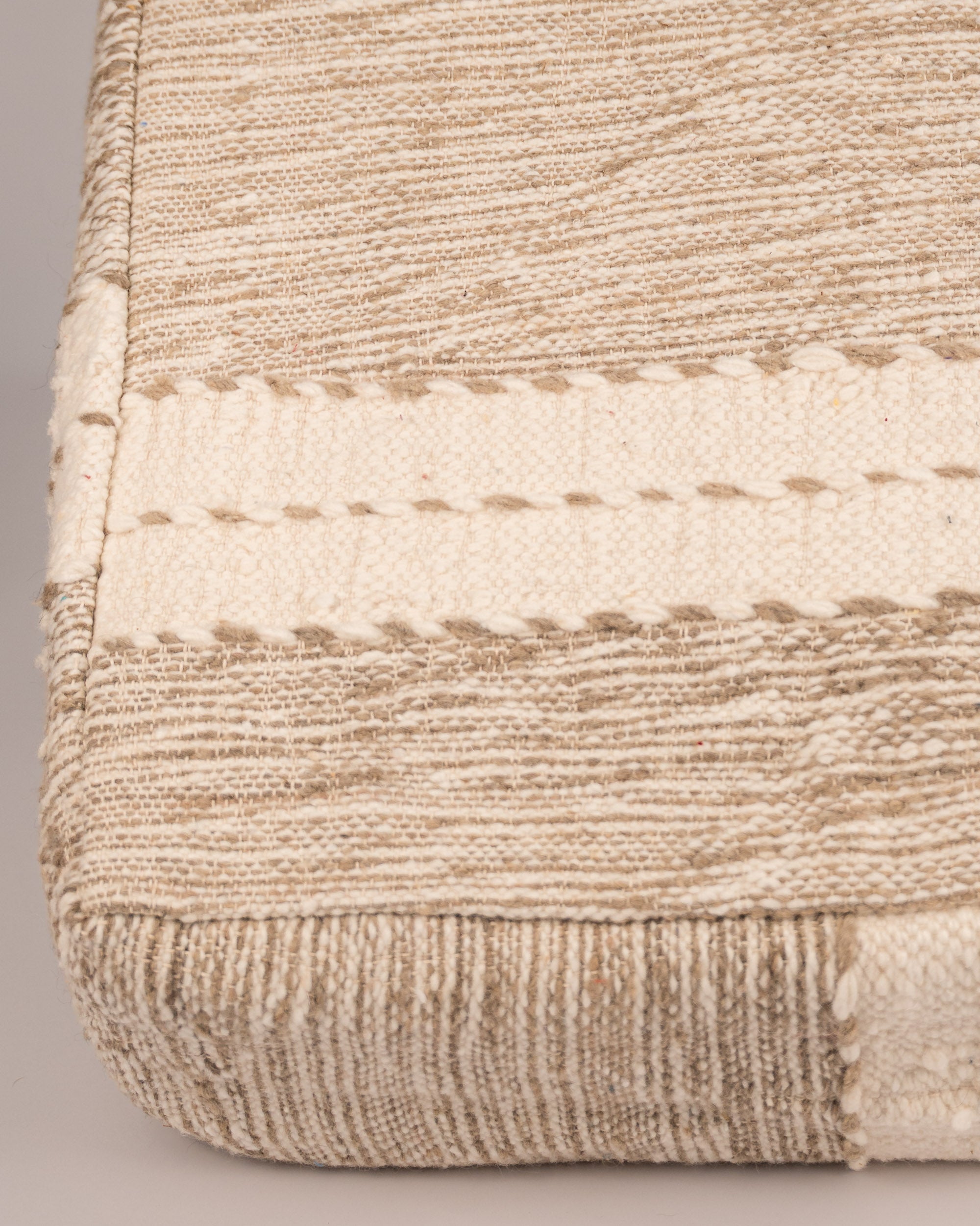 Handgefertigter Wollpouf bei MOGADOR online kaufen