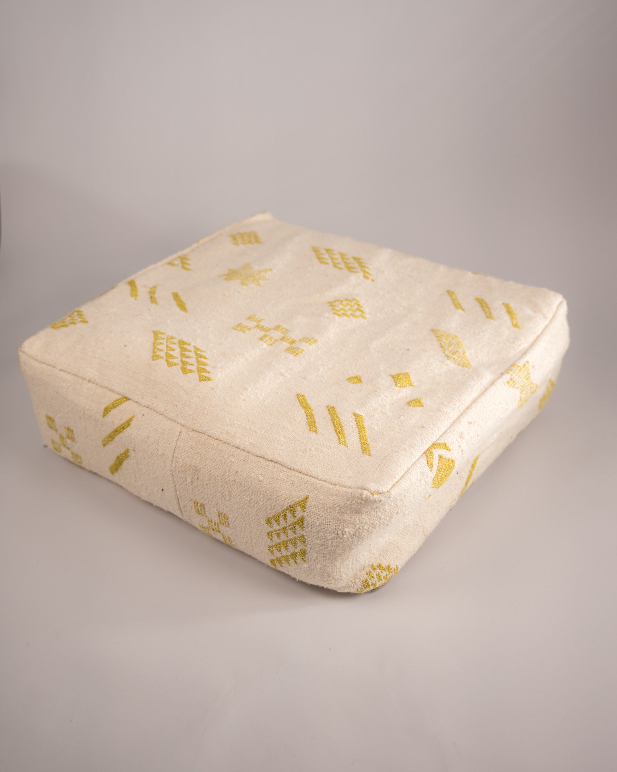 Handgemachter Boho-Pouf aus Schurwolle