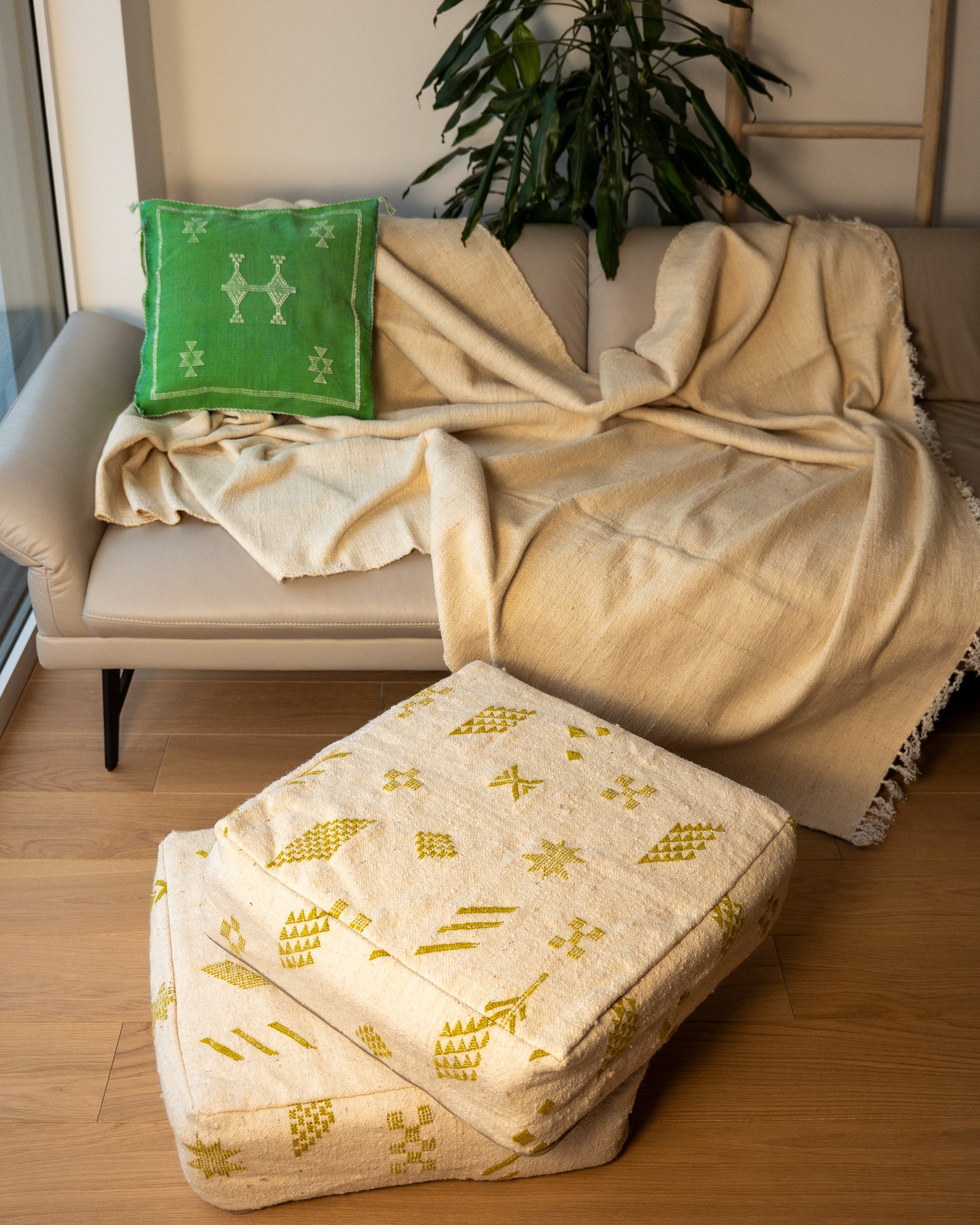 Große Sitzkissen/Pouf für Boden aus Wolle