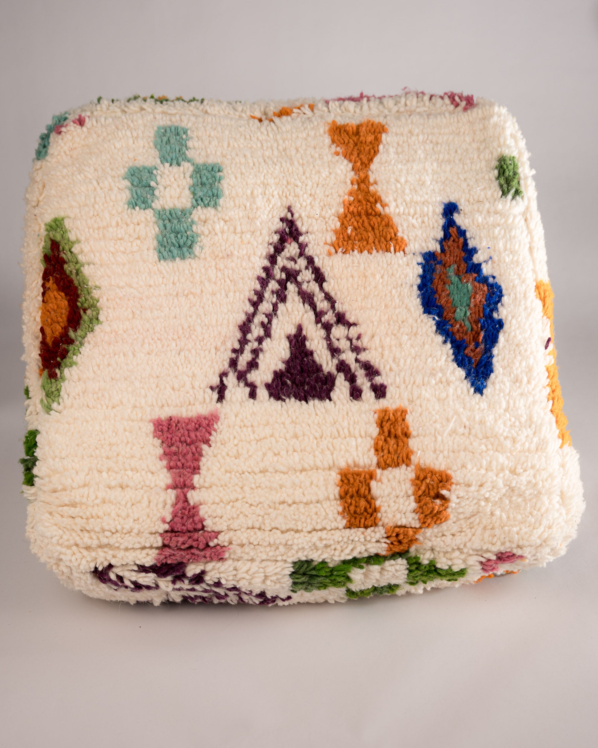 Quadratischer Boho-Pouf gemustert - handgefertigt aus Wolle