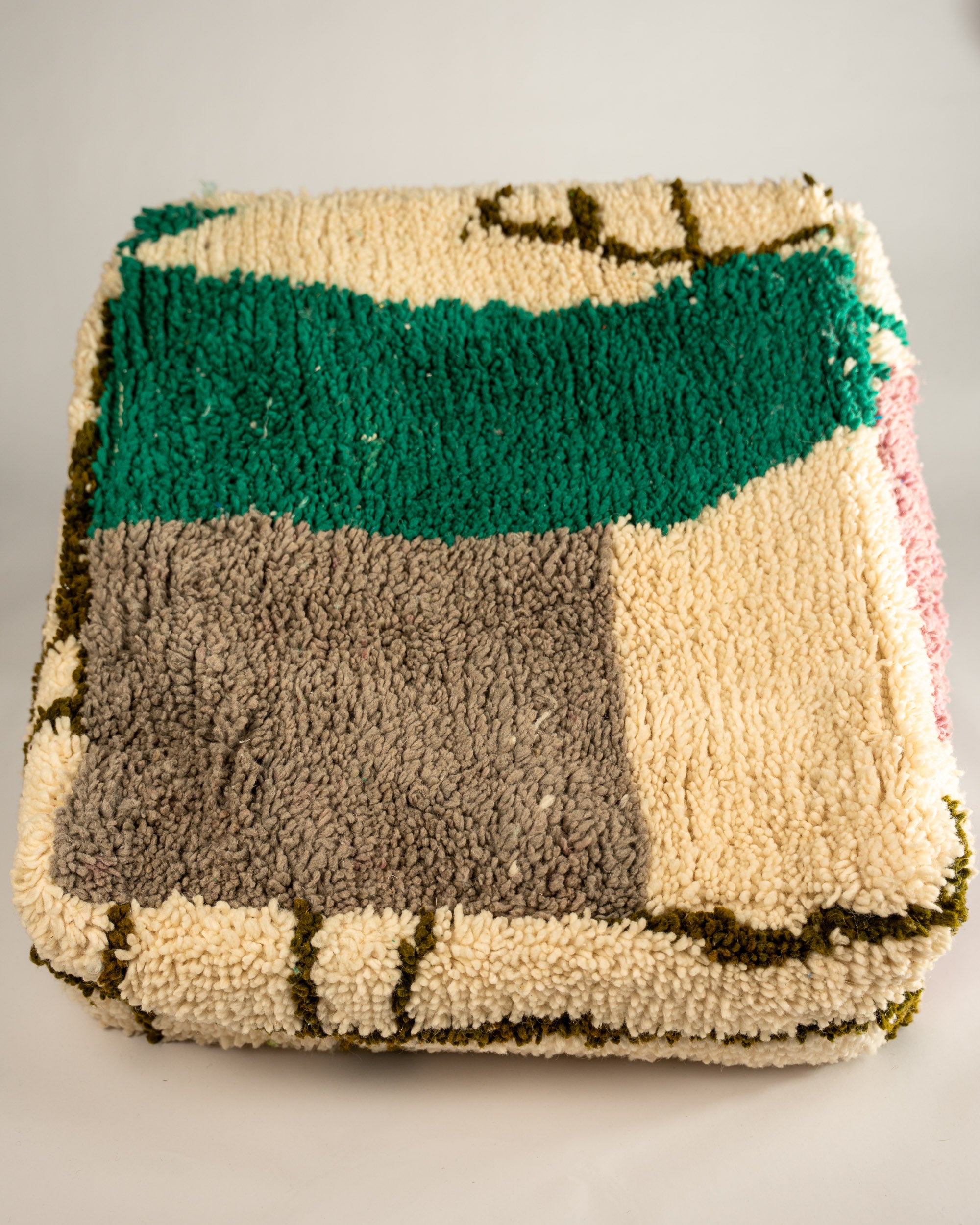 Quadratischer Boho-Pouf gemustert - Pouf Polsterhocker handgefertigt aus Wolle