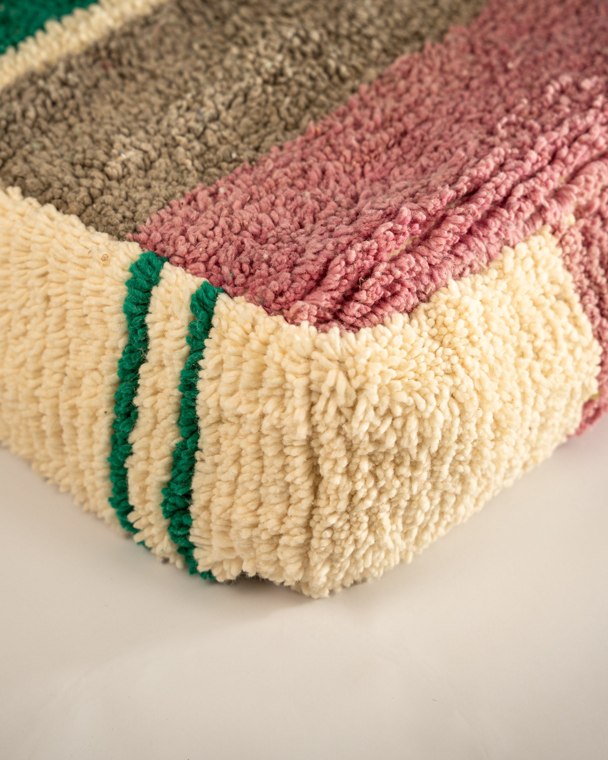 Große Sitzkissen/Pouf für Boden aus Wolle handgefertigt