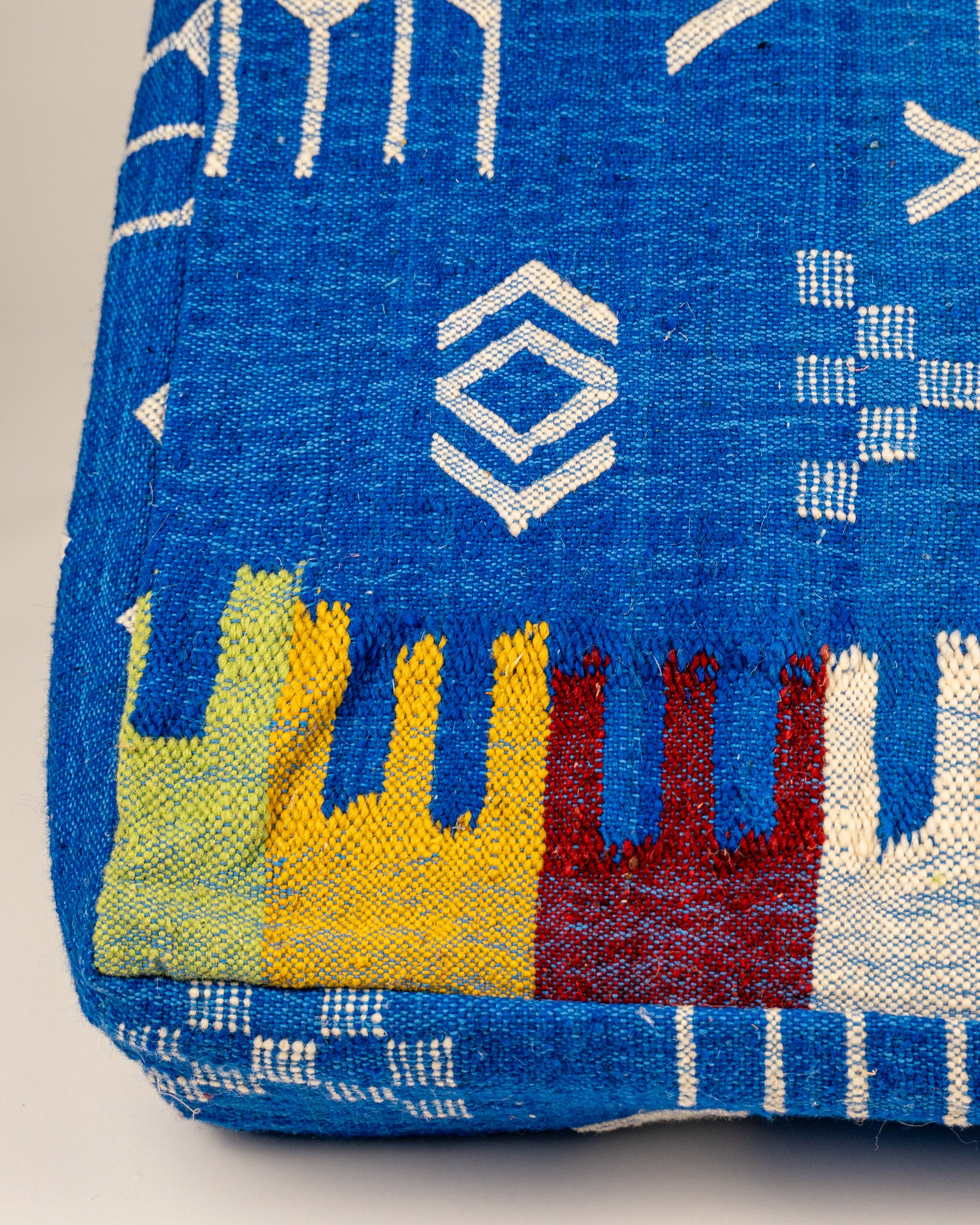 Handgefertigter Wollpouf bei MOGADOR online kaufen