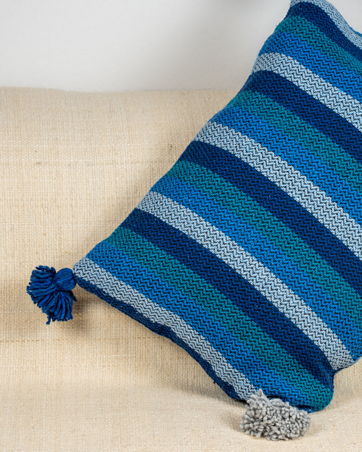 Dunkelblau Kissen fürs Sofa - Schöne Kelim Kissenhüllen Boho Style bei MOGADOR online kaufen