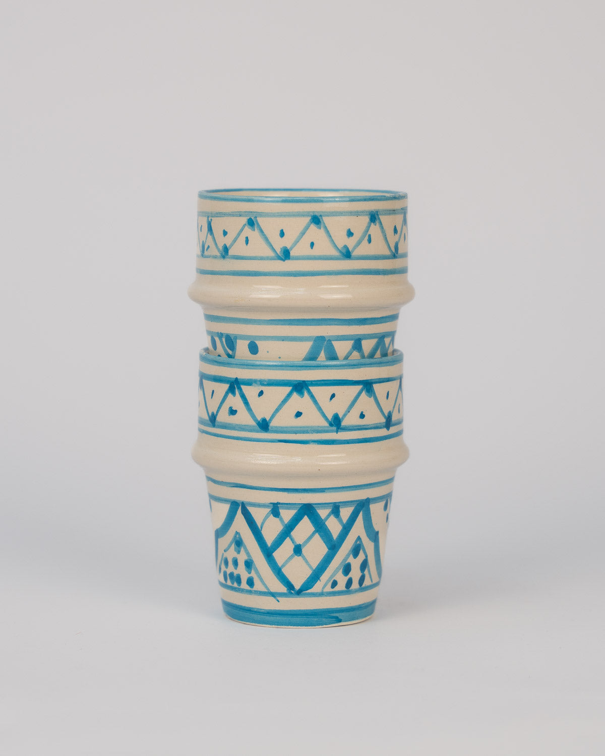 Handgemachter Kaffee Becher Keramik - 0 2 liter Becher weiß blau bei MOGADOR