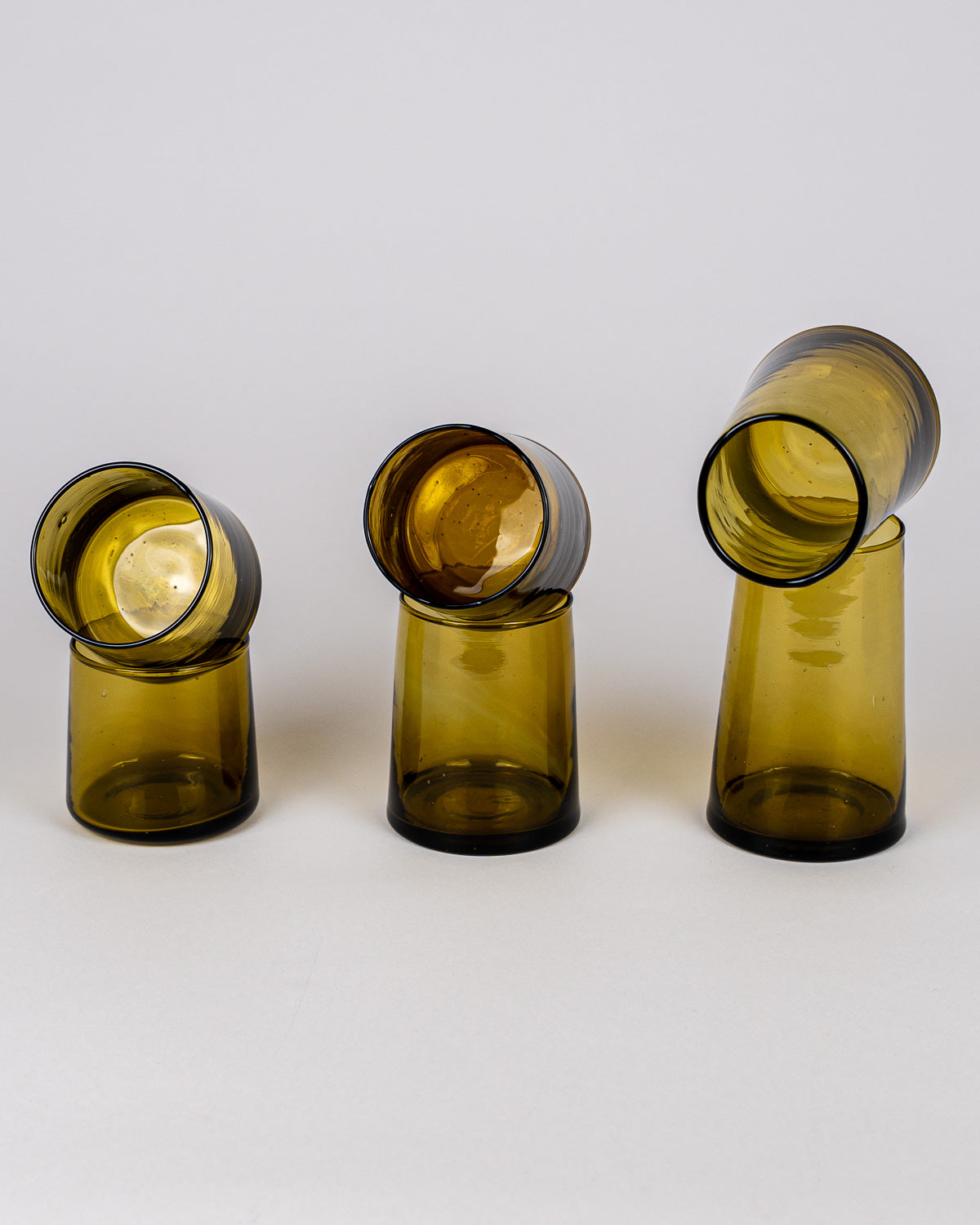Beldi Trinkglas Braun: mundgeblasen, handgemacht und hochwertig. Ein Trinkglas Klassiker aus recyceltem Glas.