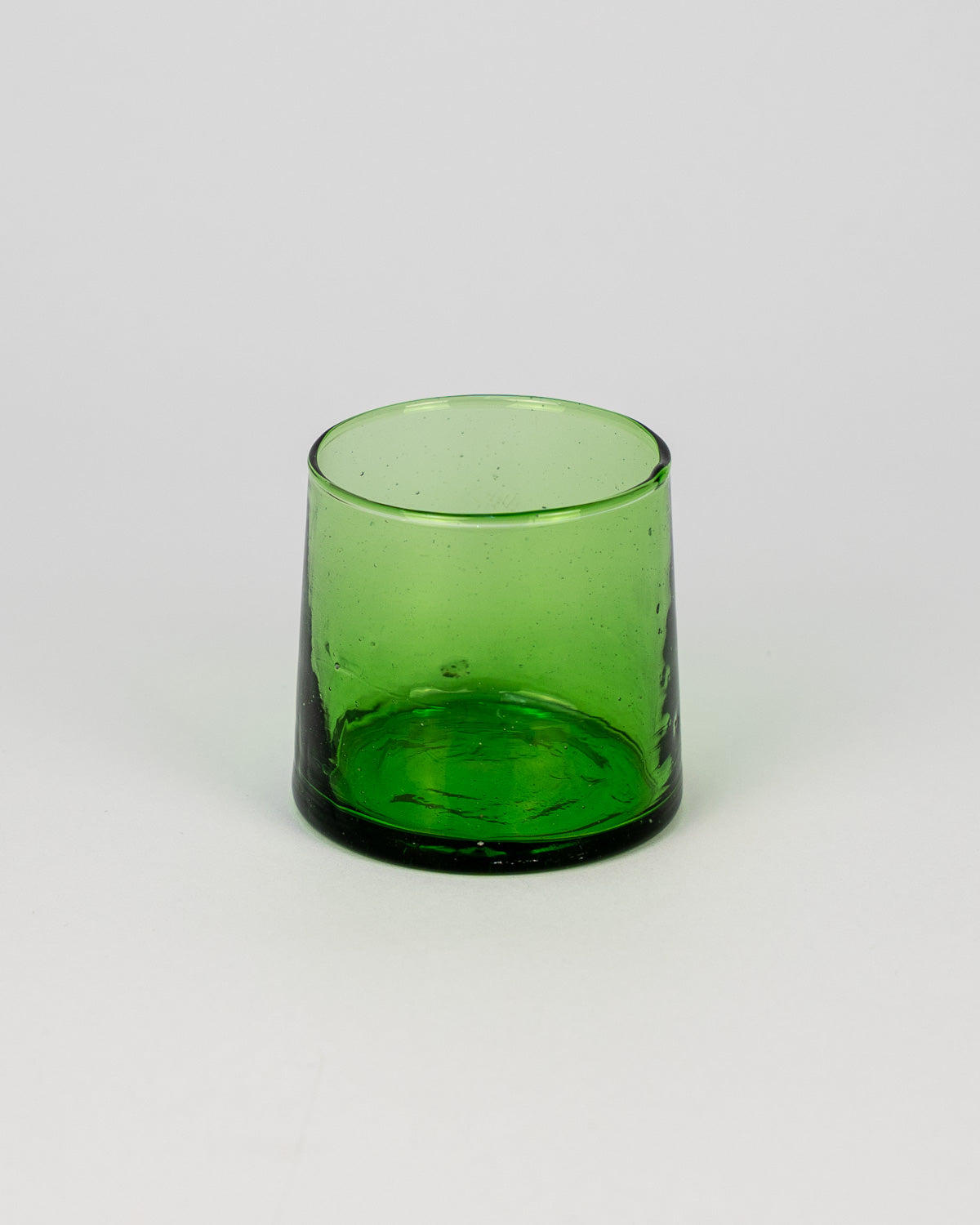 Beldi Trinkglas Klassiker Grün: handgemacht, hochwertig und aus recyceltem Glas mundgeblasen - bei MOGADOR kaufen