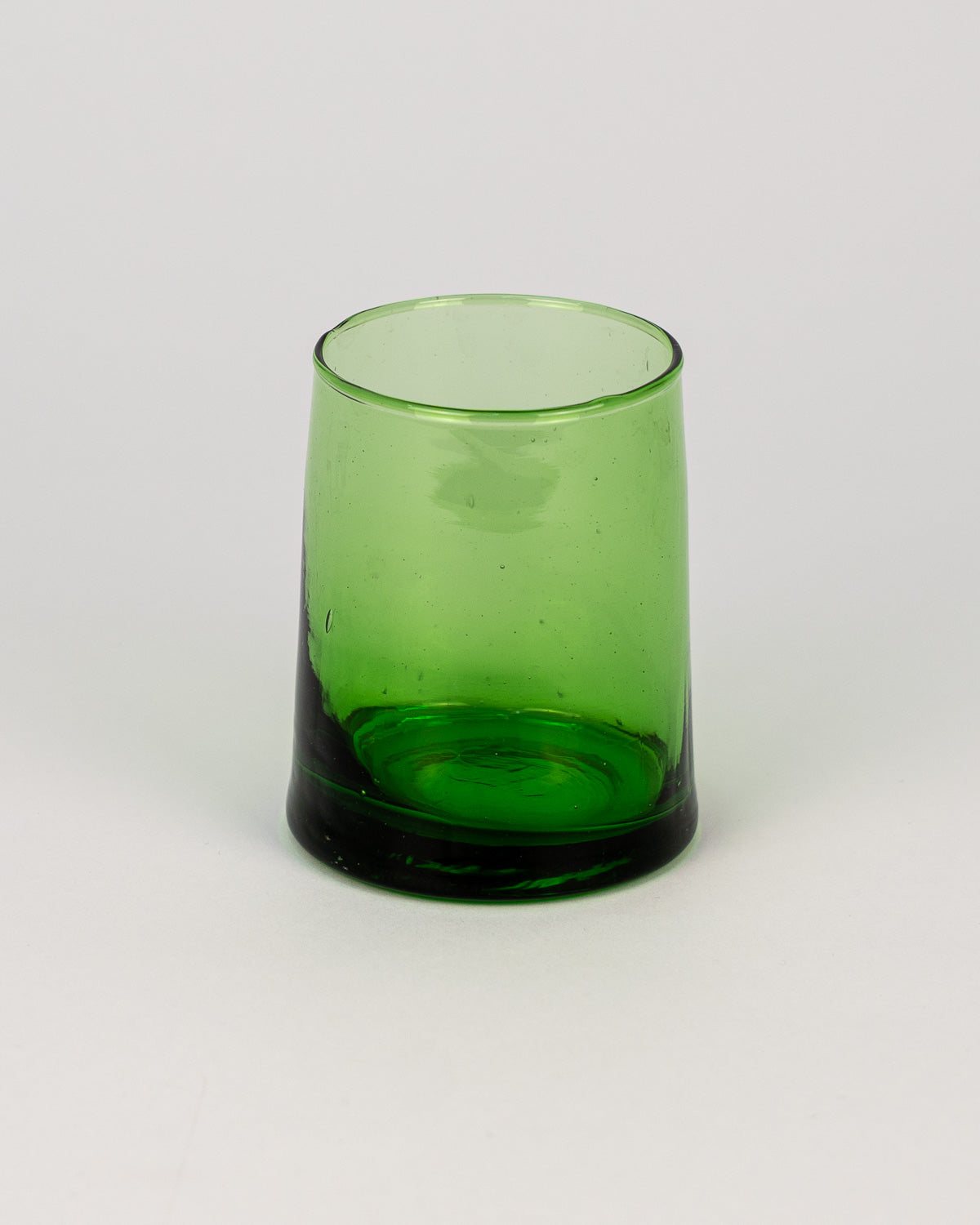 Beldi Trinkglas Klassiker Grün: handgemacht, hochwertig und aus recyceltem Glas mundgeblasen - bei MOGADOR kaufen
