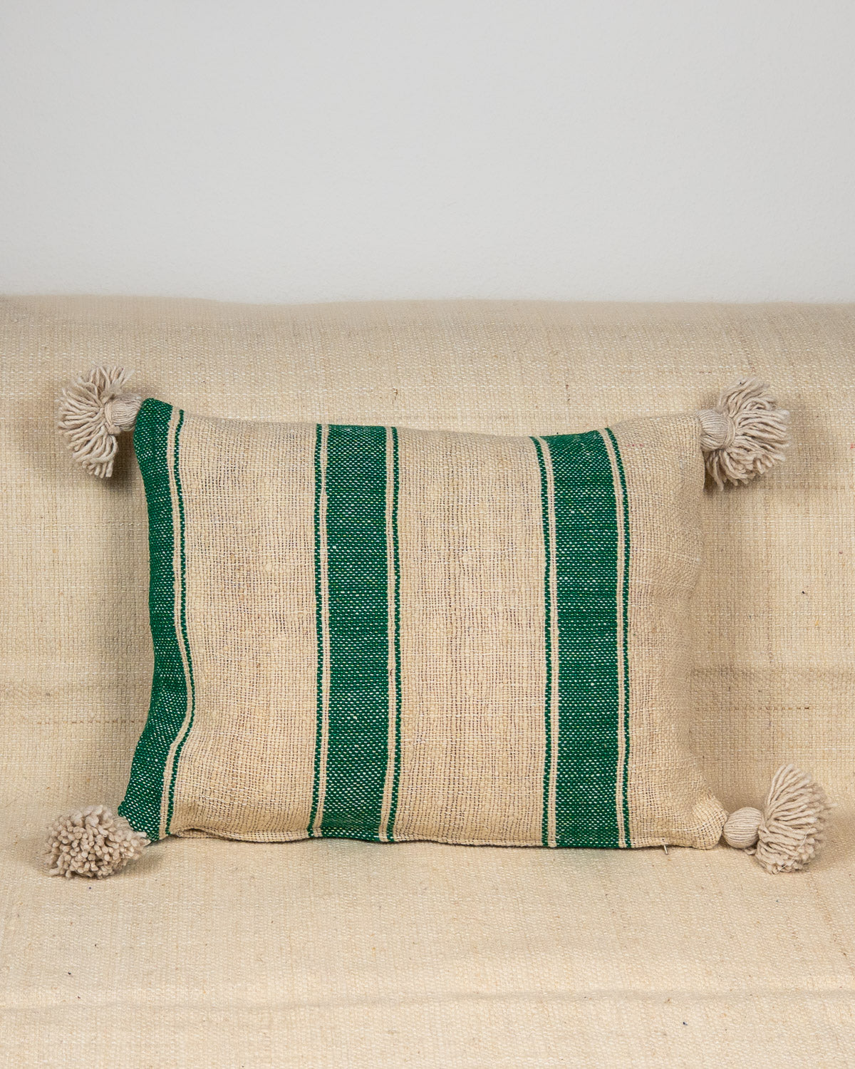 Handgemachtes Berber Kissen aus Wolle beige grün gestreift 40x40