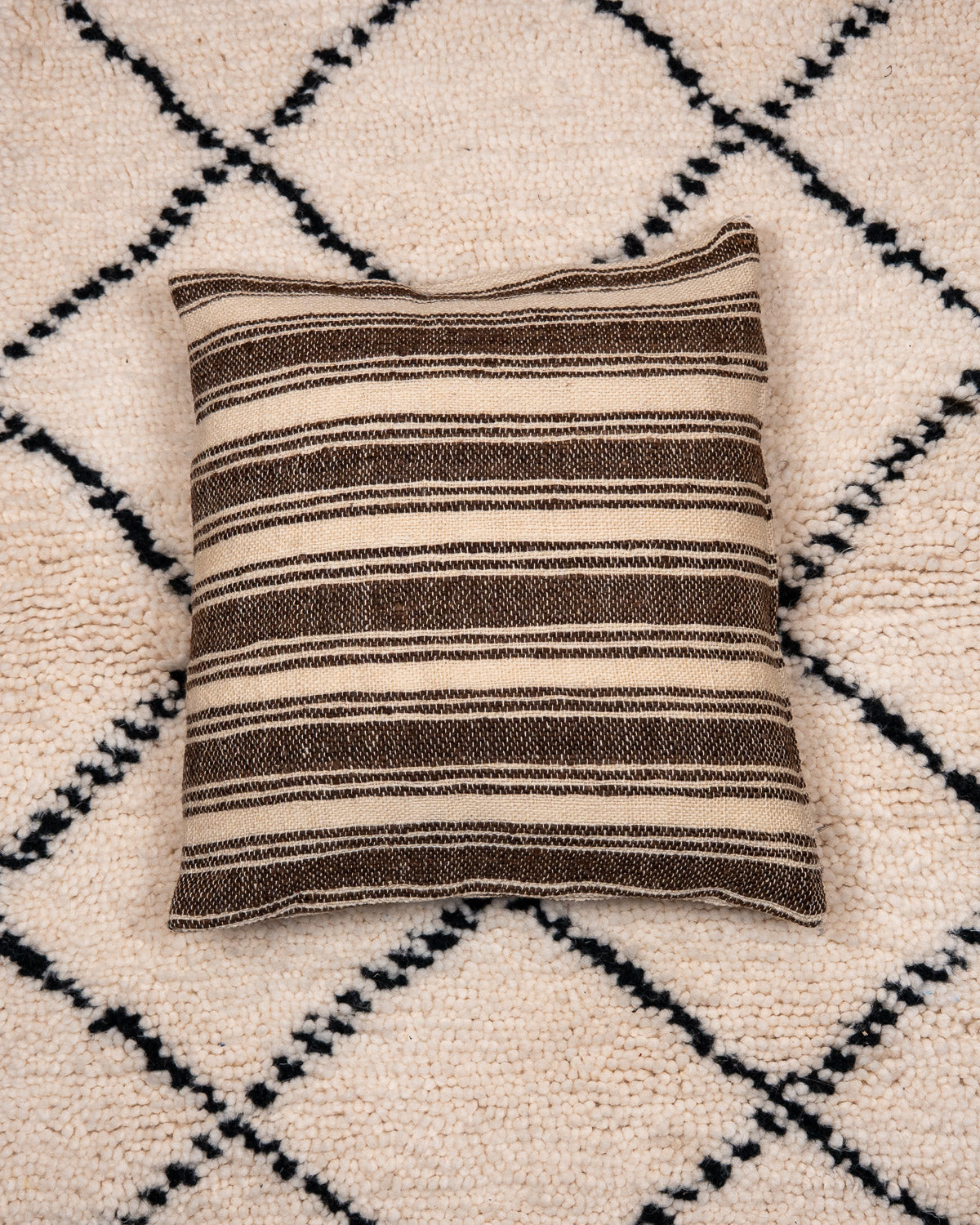 Schöne hochwertige Kissen beige braun aus Wolle – Deko Kissen Couch bei MOGADOR kaufen