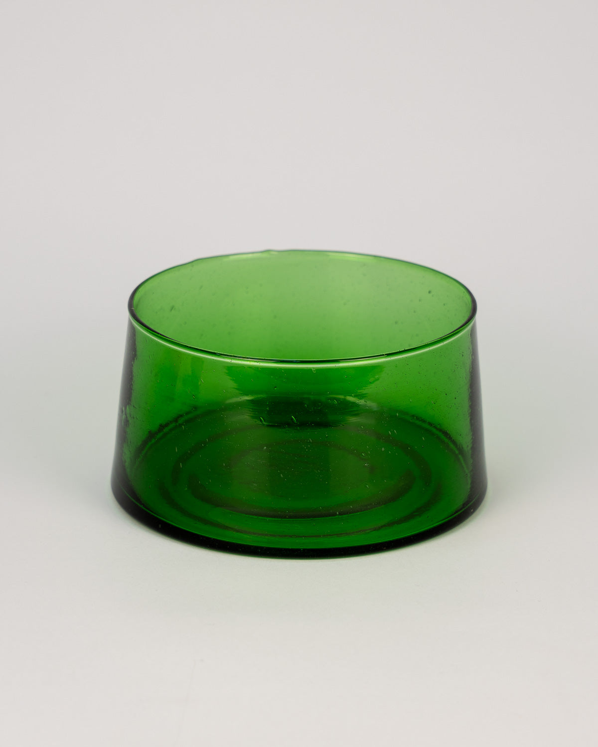 Designer Glasschüssel in grün: mundgeblasen, hochwertig und handgemacht aus recyceltem Glas - bei MOGADOR kaufen