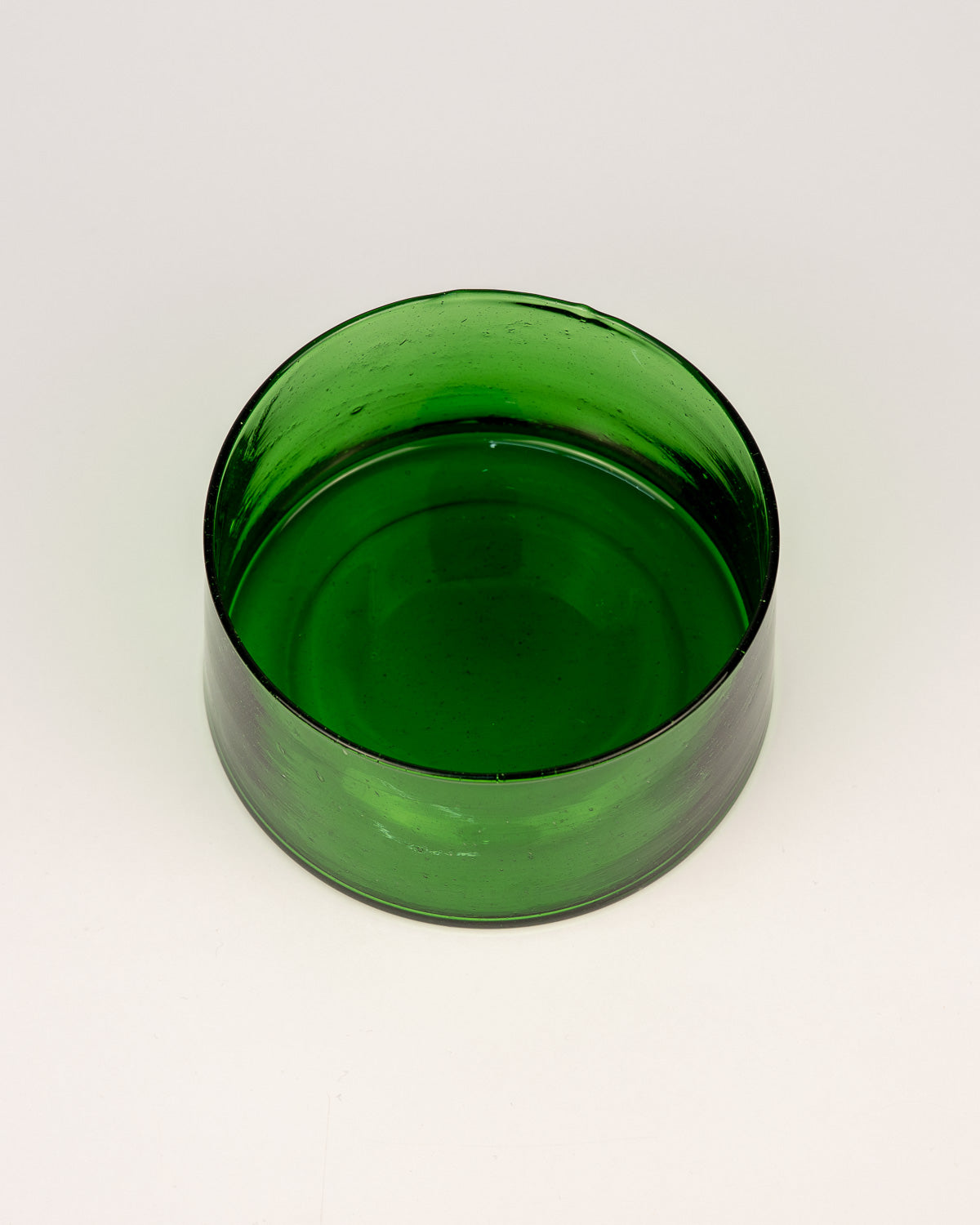 Designer Glasschüssel in grün: mundgeblasen, hochwertig und handgemacht aus recyceltem Glas - bei MOGADOR kaufen