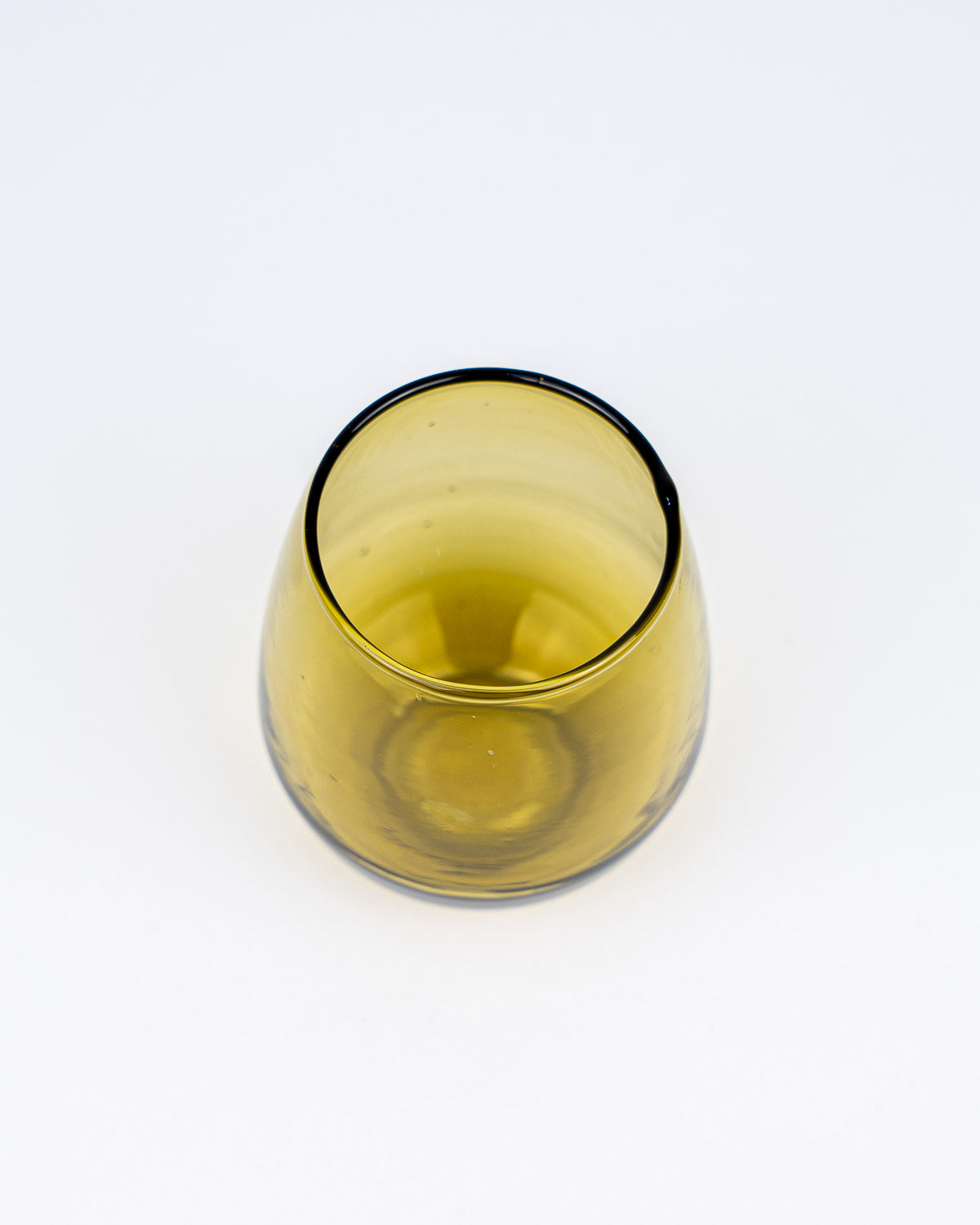Designer Trink Glas - mundgeblasen, braun, handgemacht aus recyceltem Glas in Marokko