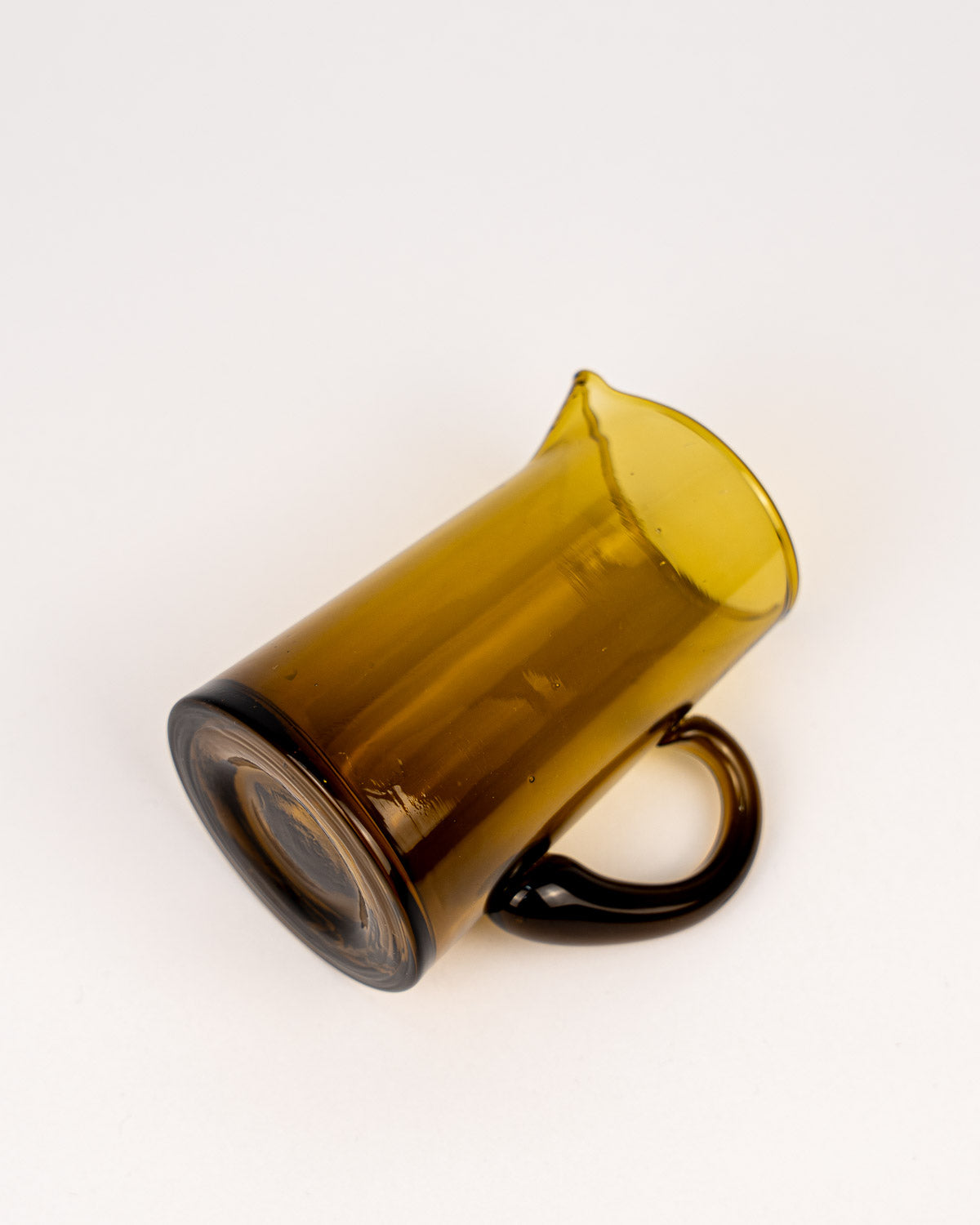 Glaskaraffe braun handgemacht und mundgeblasen aus recyceltem Glas - Bei MOGADOR kaufen