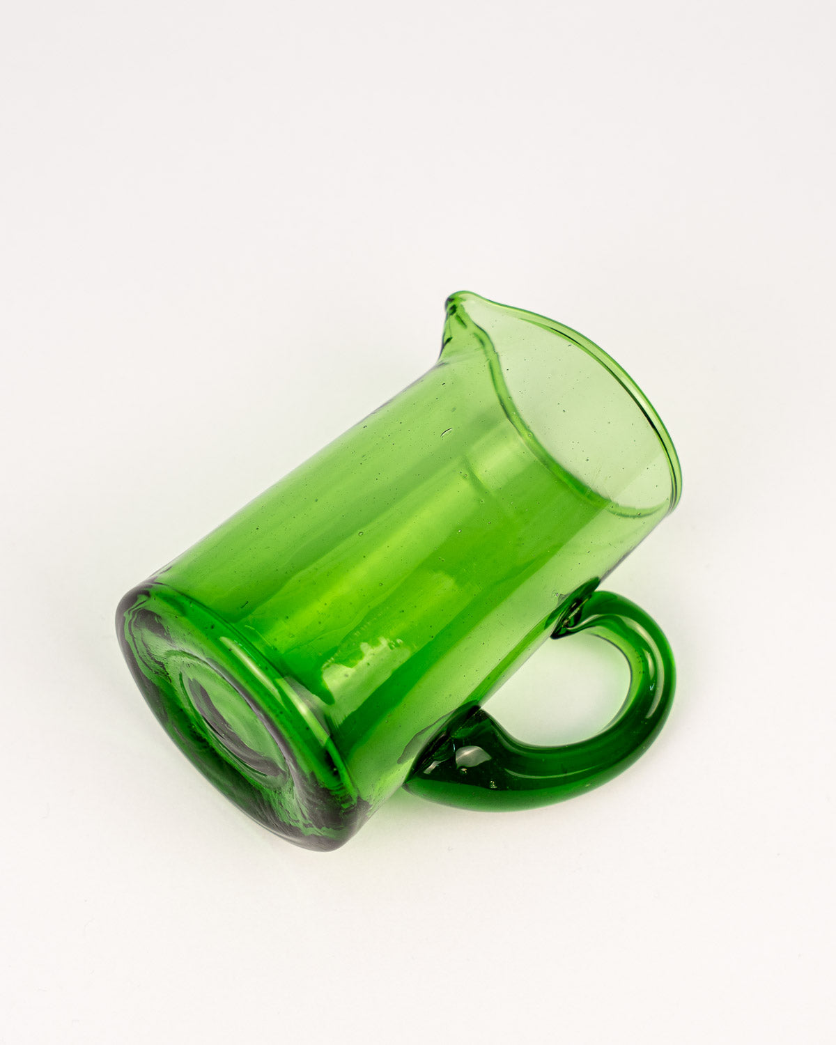 Glaskaraffe grün handgemacht und mundgeblasen aus recyceltem Glas - Bei MOGADOR kaufen