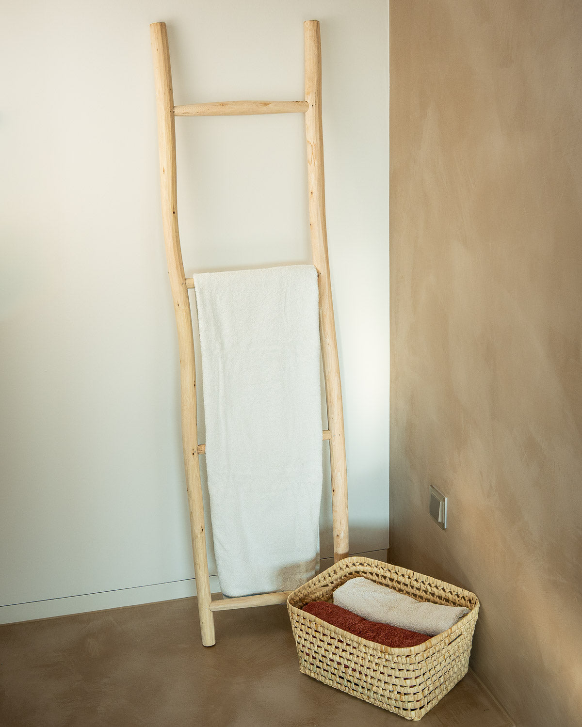 Dekoleiter Holz Boho-Chic und Korb Aufbewahrung für Schrank und Bad bei MOGADOR kaufen