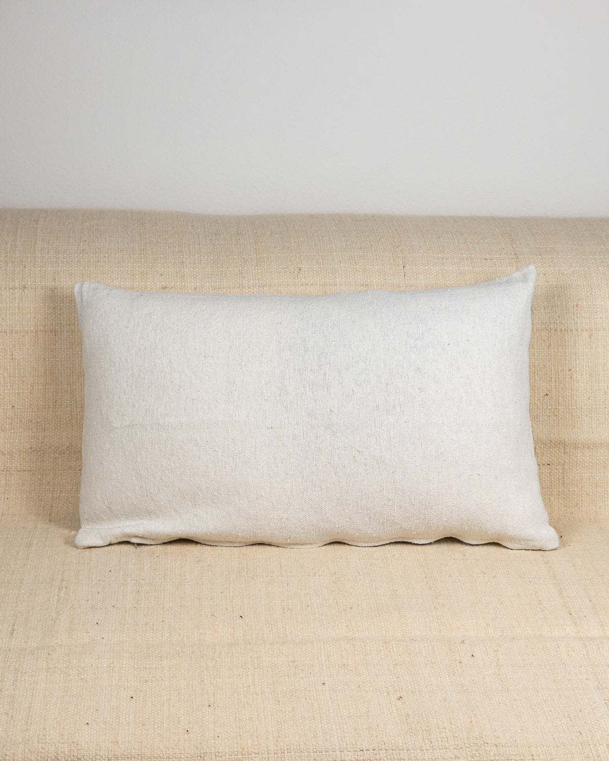 Handgefertigtes Kissen weiß - marokkanische Kissen Designklassiker länglich - bei MOGADOR kaufen