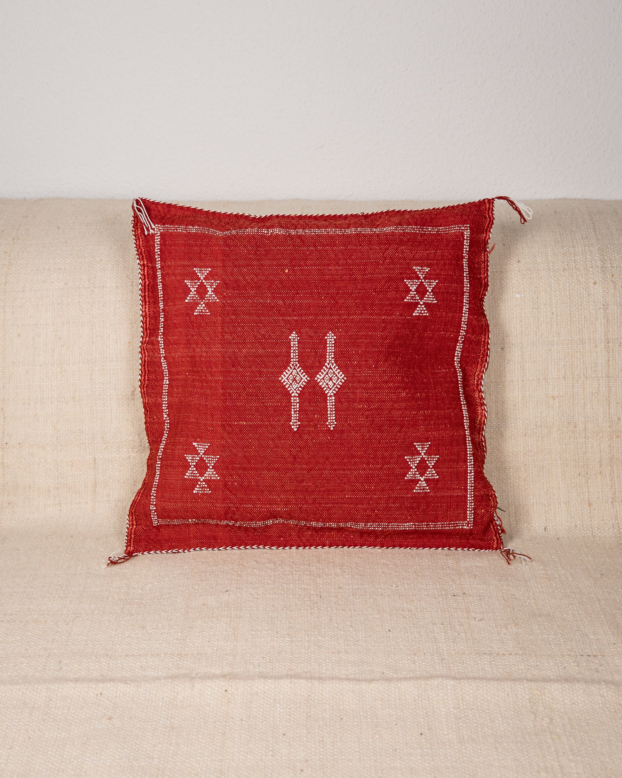 Handgewebte farbige Kaktusseide Kissen rot - Berber Kissenbezüge bei MOGADOR