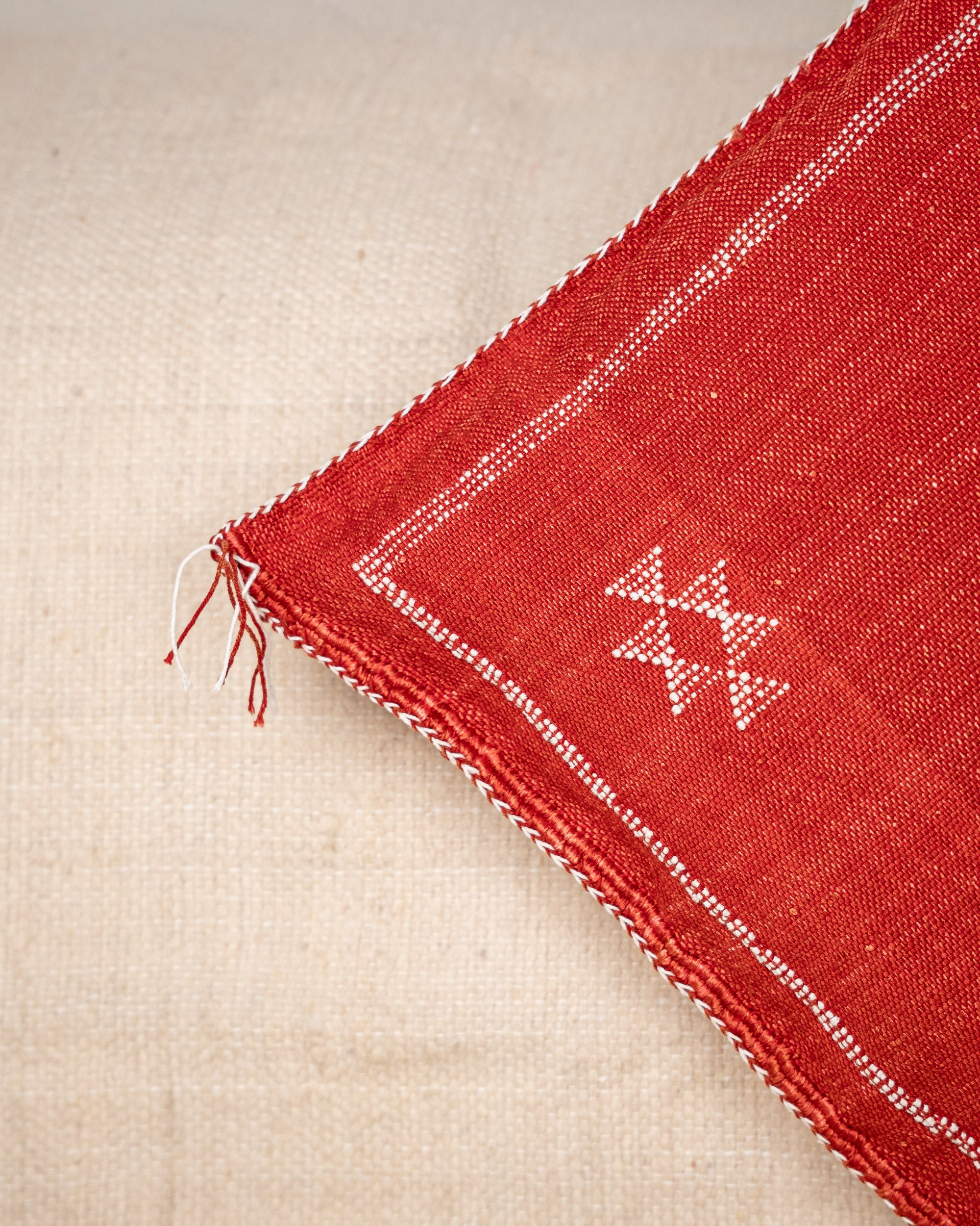 Schöne bunte Kelim Kissenhüllen boho Style - Berber Kaktus Seiden Kissen rot bei MOGADOR