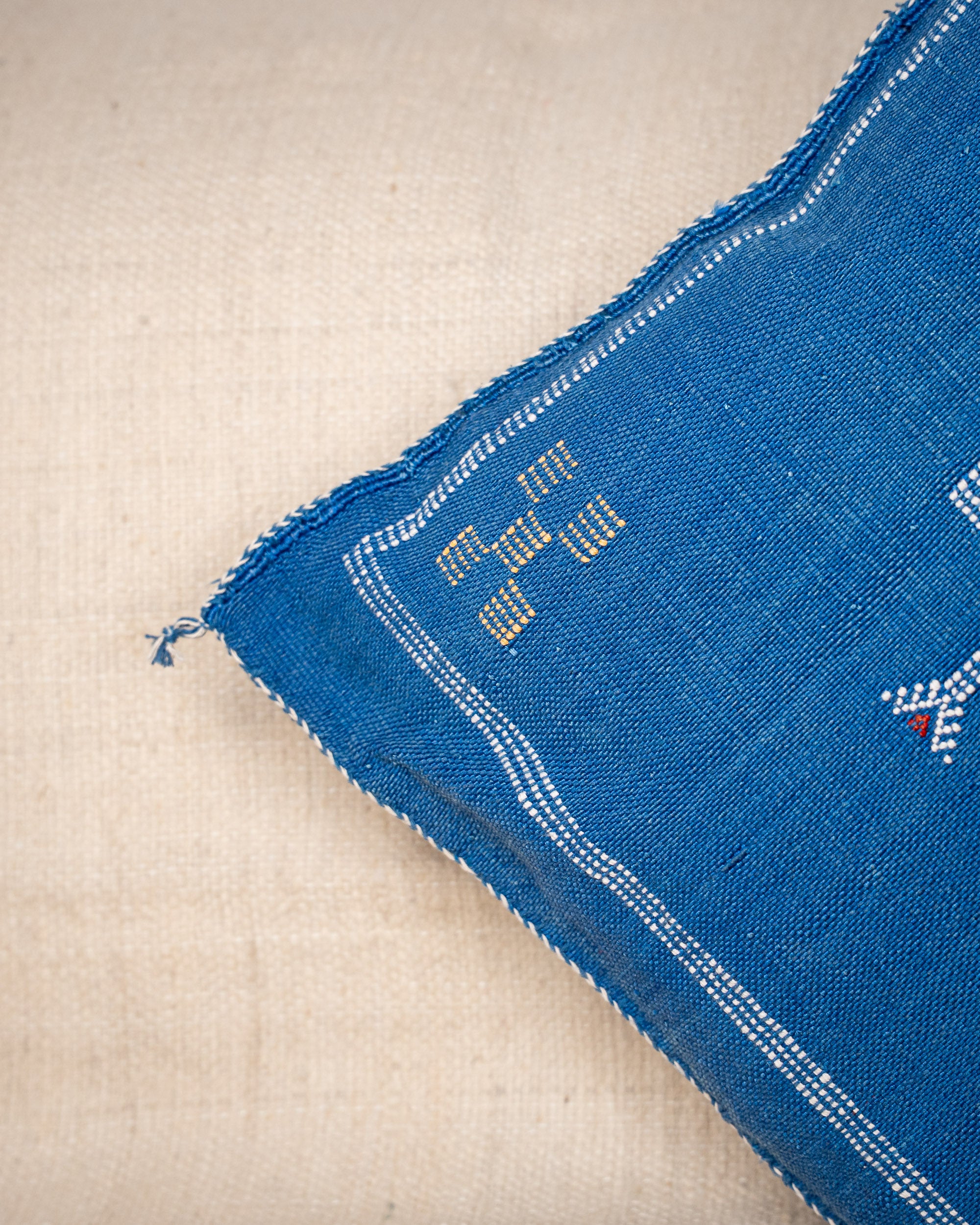 Schöne bunte Kelim Kissenhüllen boho Style - Berber Kaktus Seiden Kissen blau bei MOGADOR