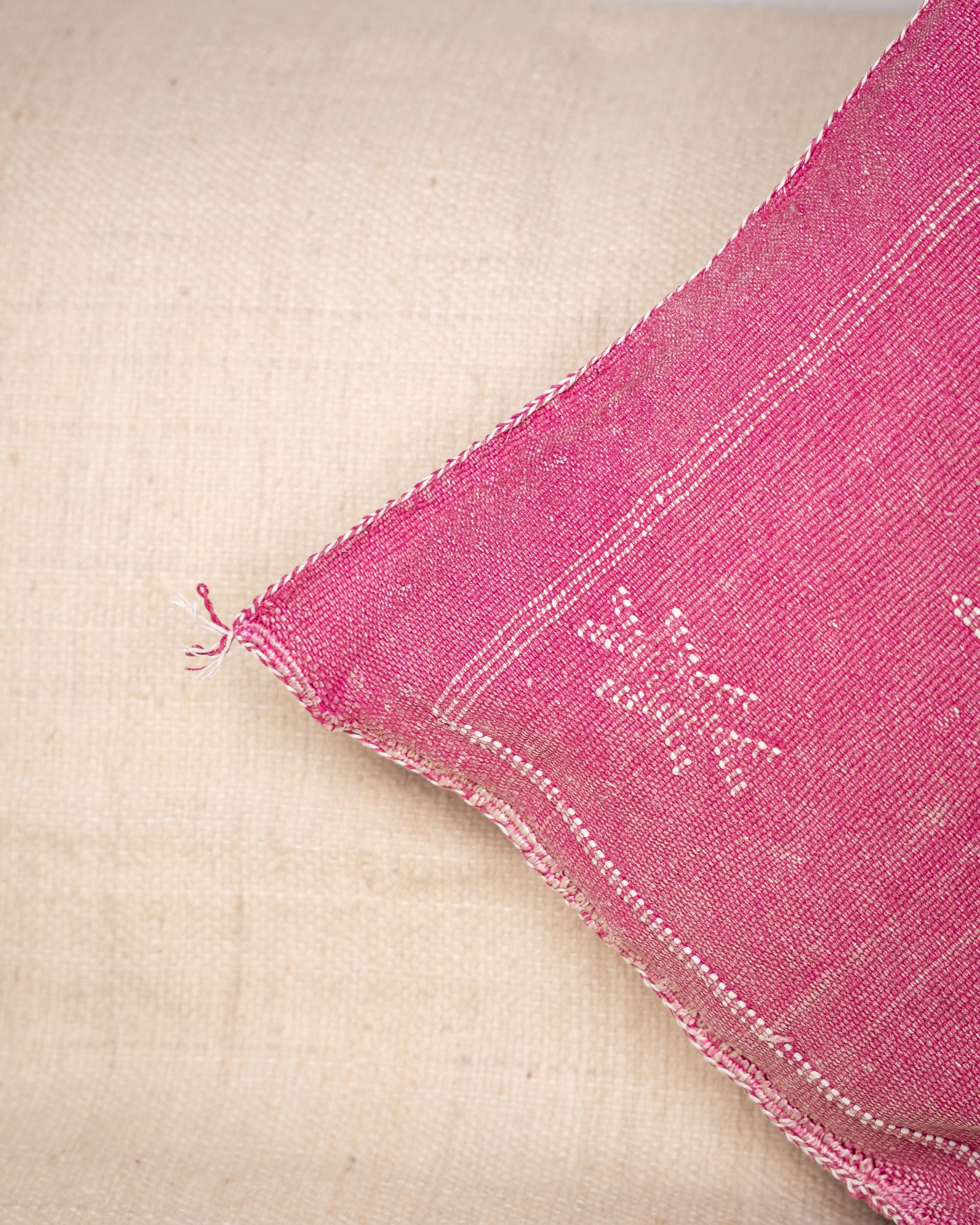 Schöne bunte Kelim Kissenhüllen boho Style - Berber Kaktus Seiden Kissen pink rosa bei MOGADOR