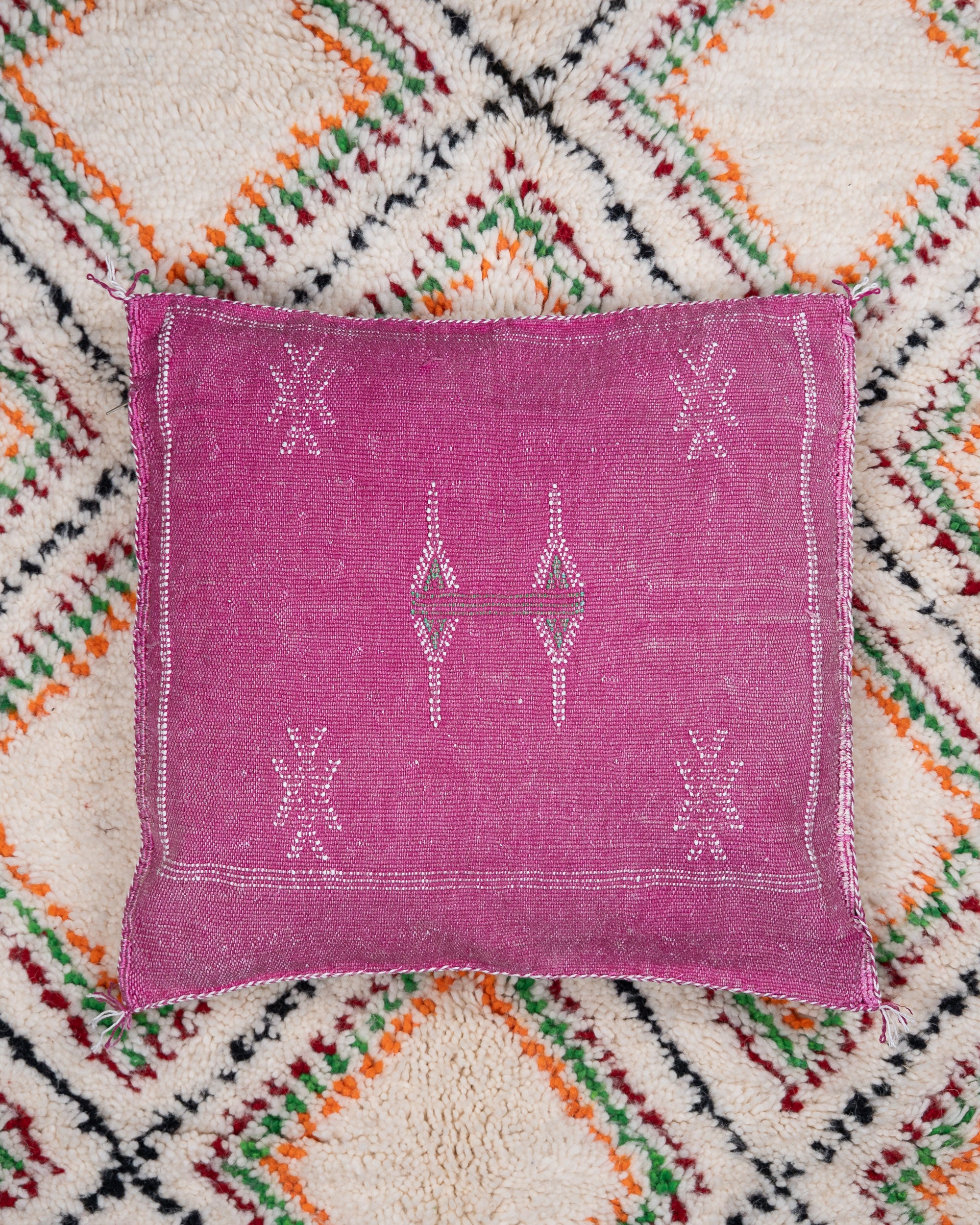 Handgewebte Kaktusseide Kissenhülle pink rosa - hochwertige Kissen für Sofa bei MOGADOR
