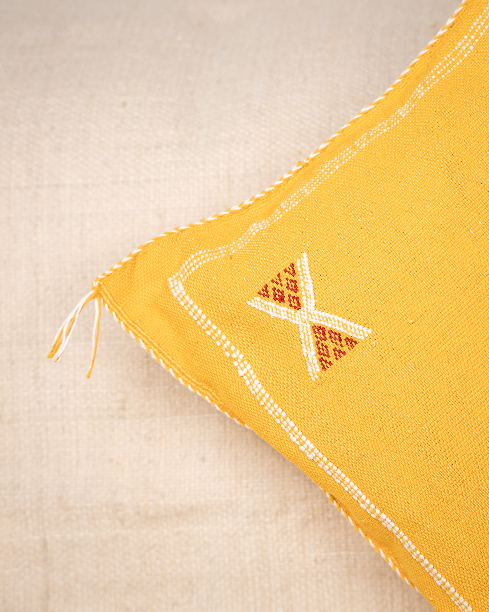 Schöne bunte Kelim Kissenhüllen boho Style - Berber Kaktus Seiden Kissen senf gelb bei MOGADOR