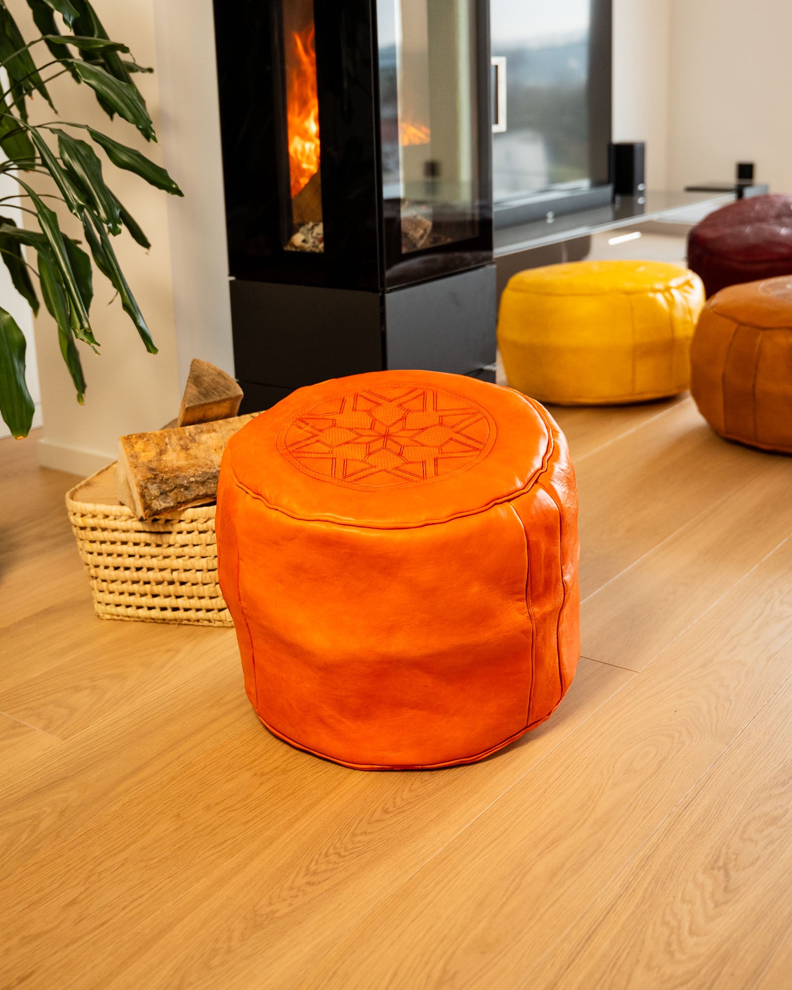 Poufs orange handgefertigt aus Leder