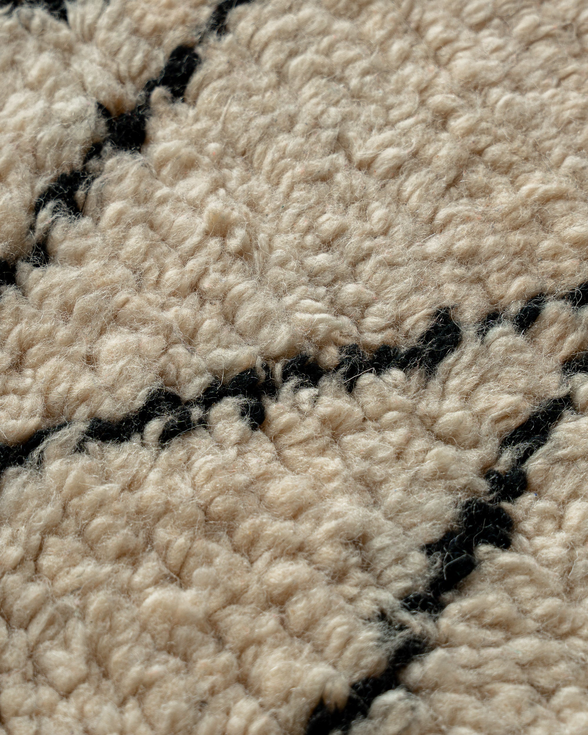 Teppich schwarz-weiß gestreift aus Beni Ourain günstig kaufen, Detailaufnahme