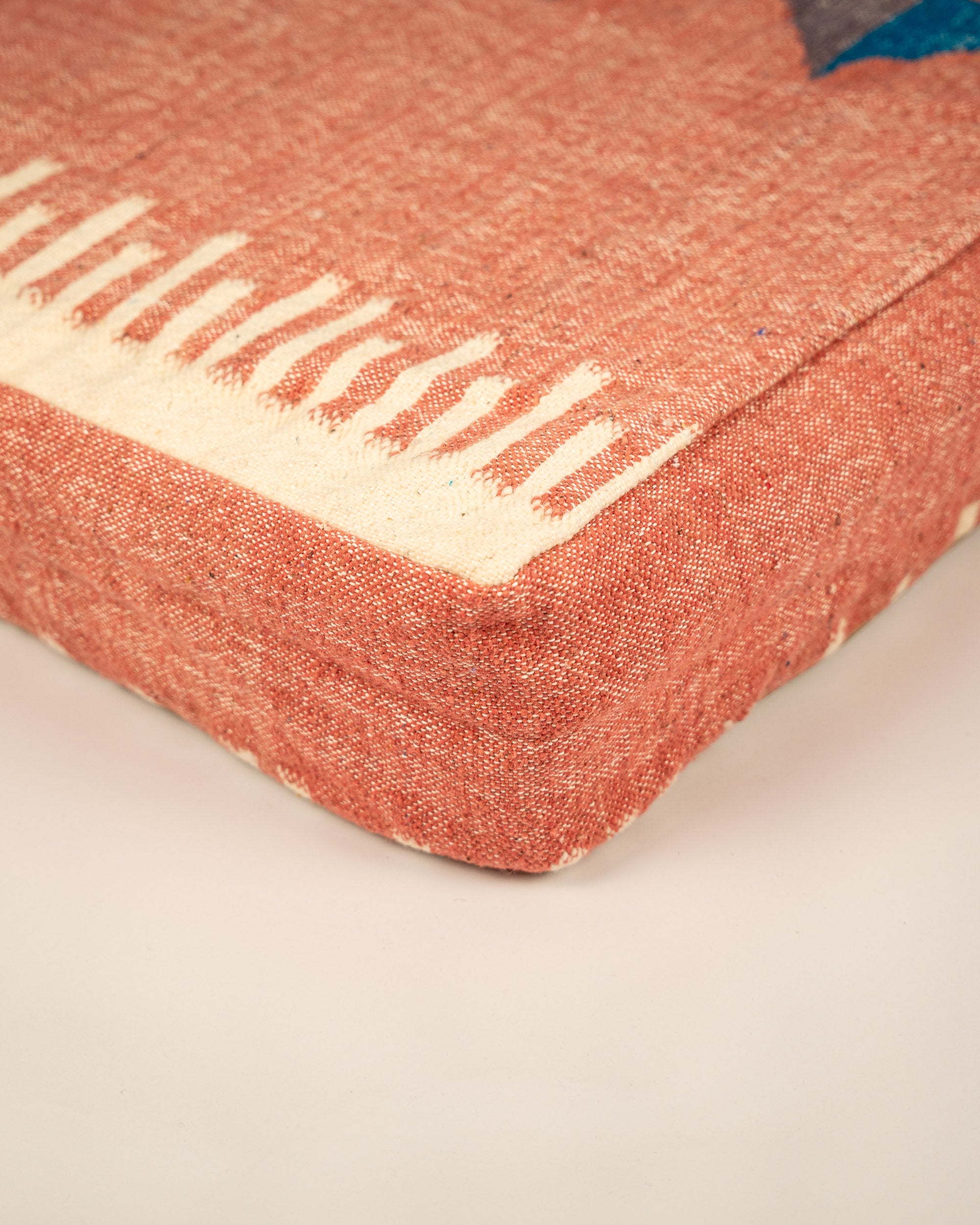 Große Sitzkissen/Pouf für Boden aus Wolle handgefertigt