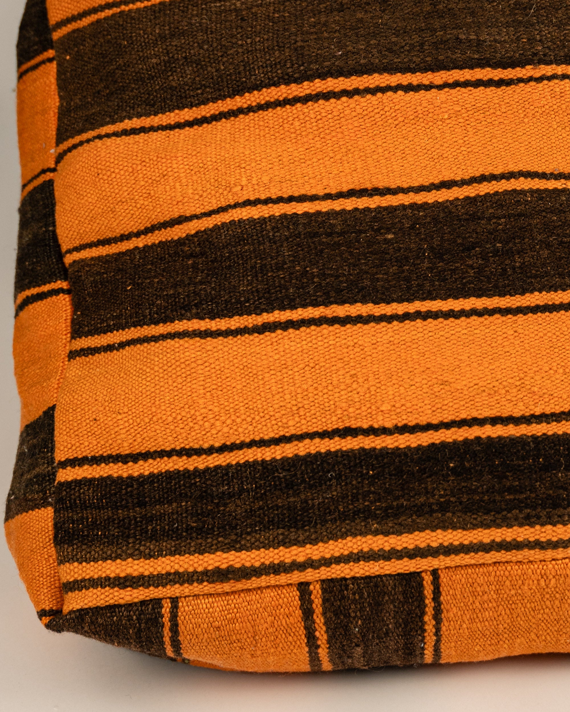 Handgefertigter Wollpouf bei MOGADOR online kaufen