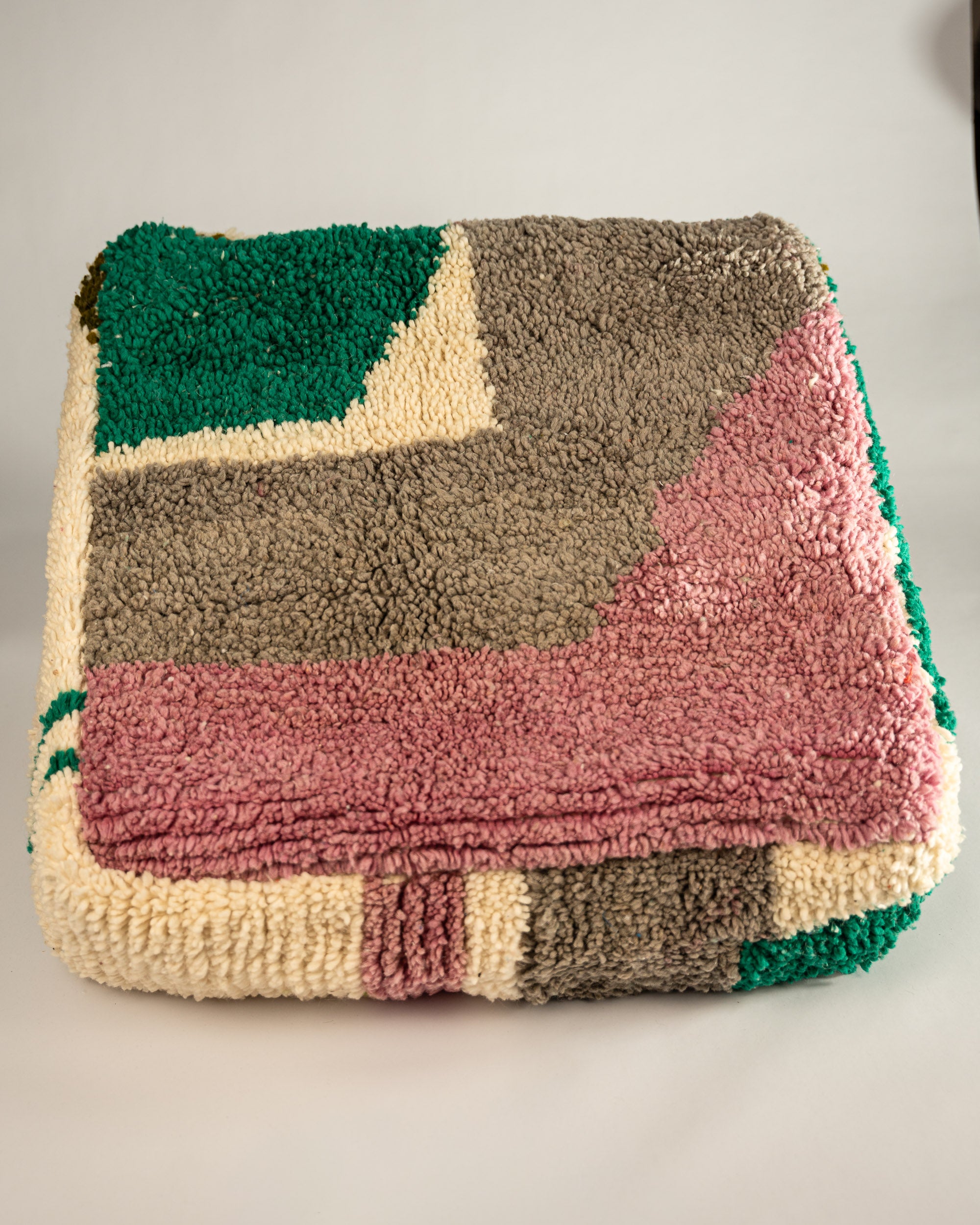 Quadratischer Boho-Pouf gemustert - Pouf Polsterhocker handgefertigt aus Wolle
