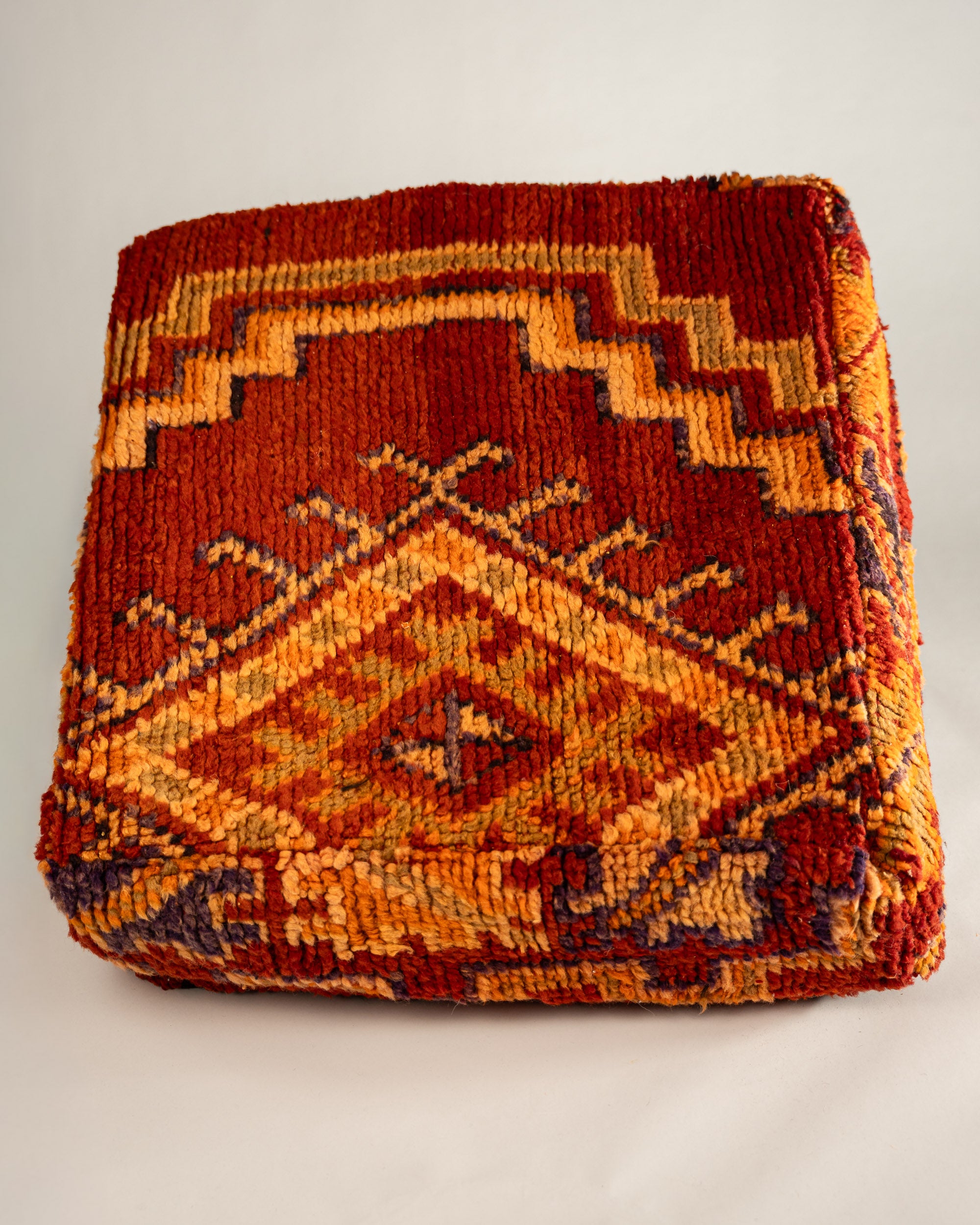 Quadratischer Boho-Pouf gemustert - handgefertigt aus Wolle