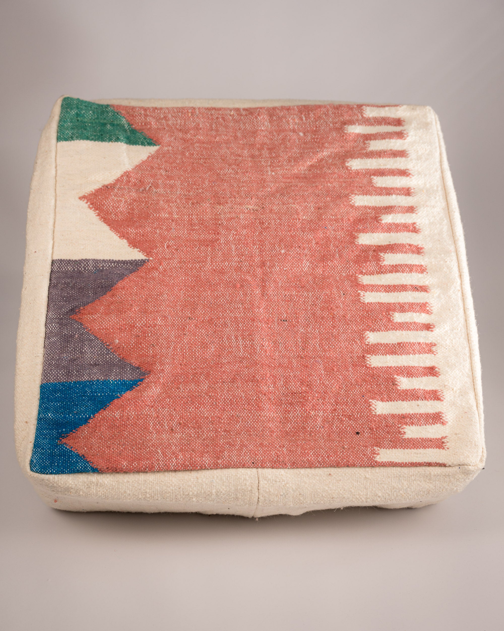 Quadratischer Pouf handgefertigt aus Wolle bunt