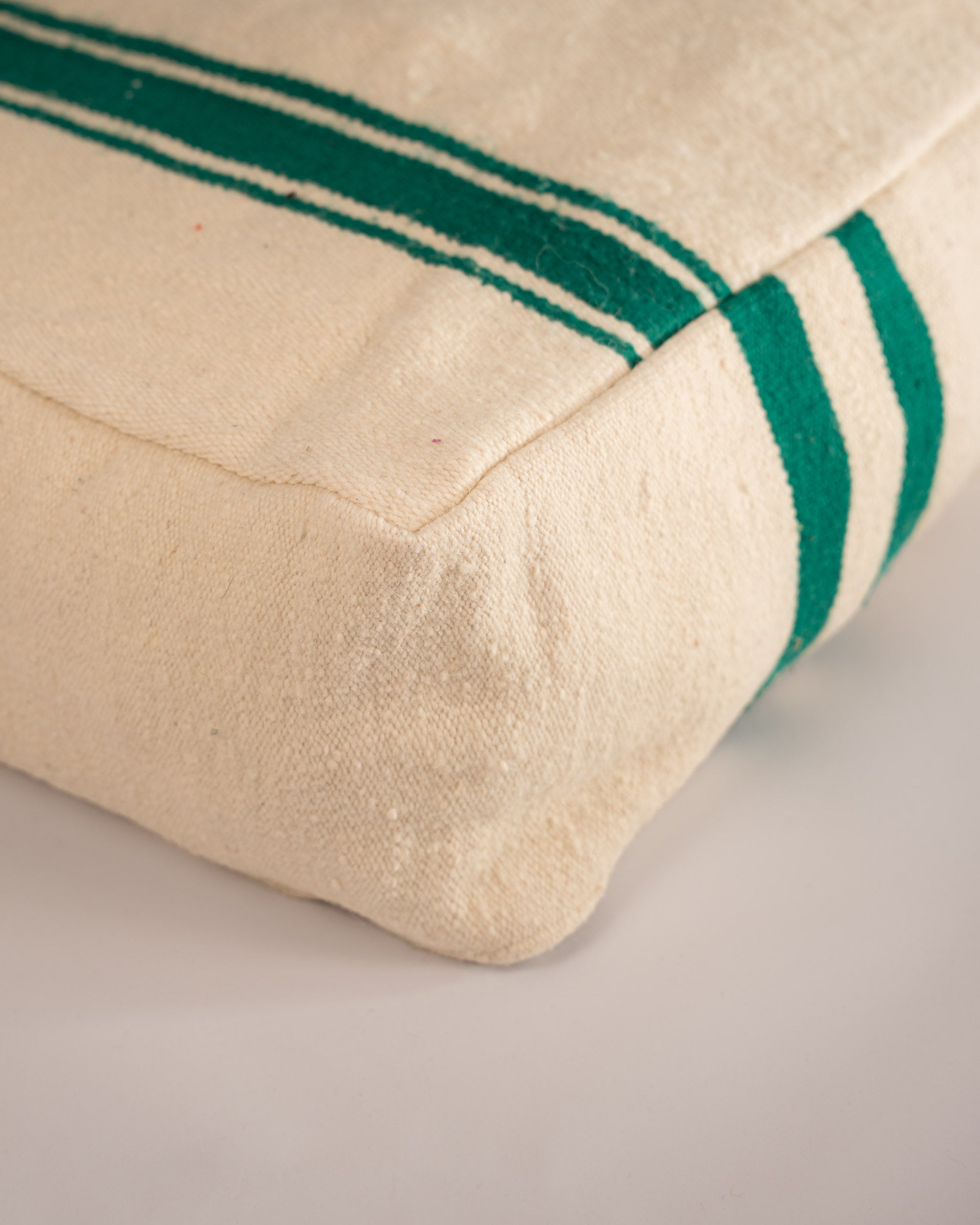 Große Sitzkissen/Pouf für Boden aus Wolle handgefertigt